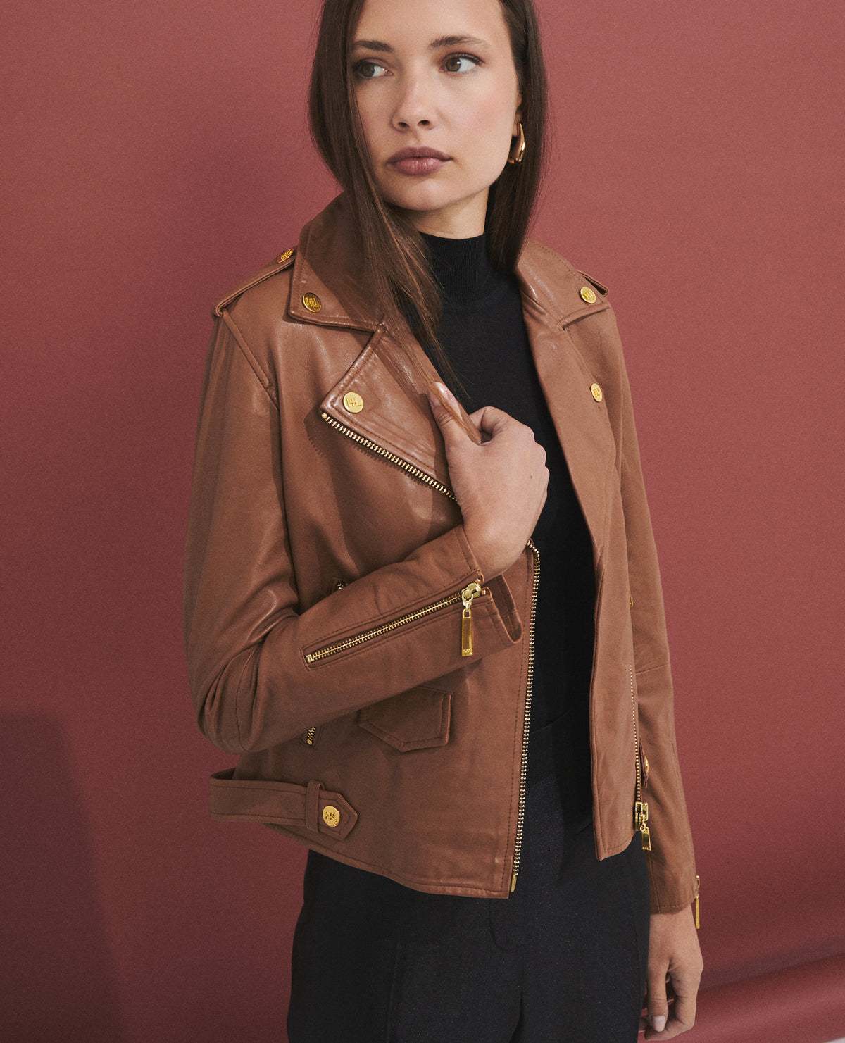 Chaqueta 100% piel de mujer estilo biker.