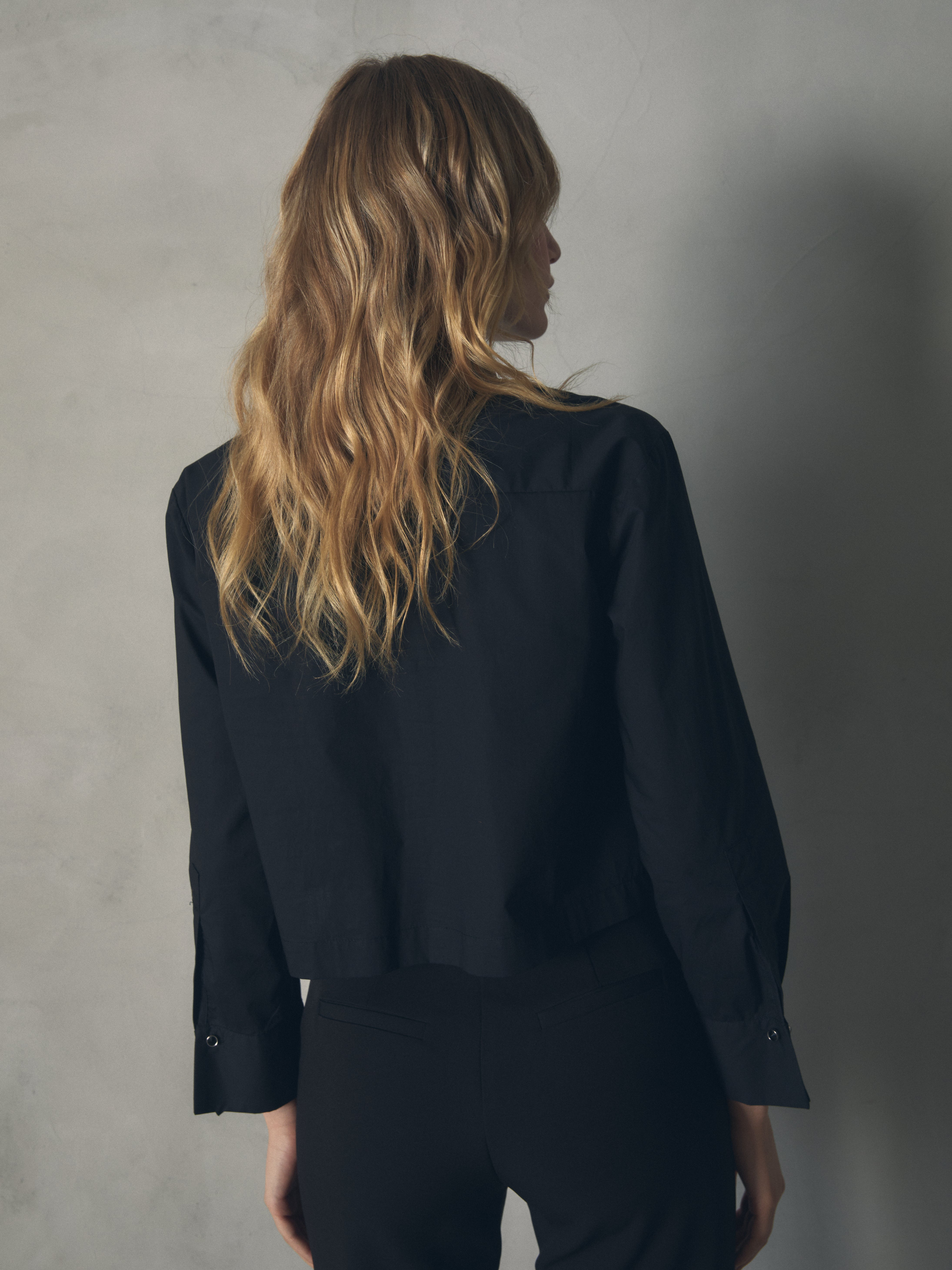 CAMISA DETALLE TAPETA