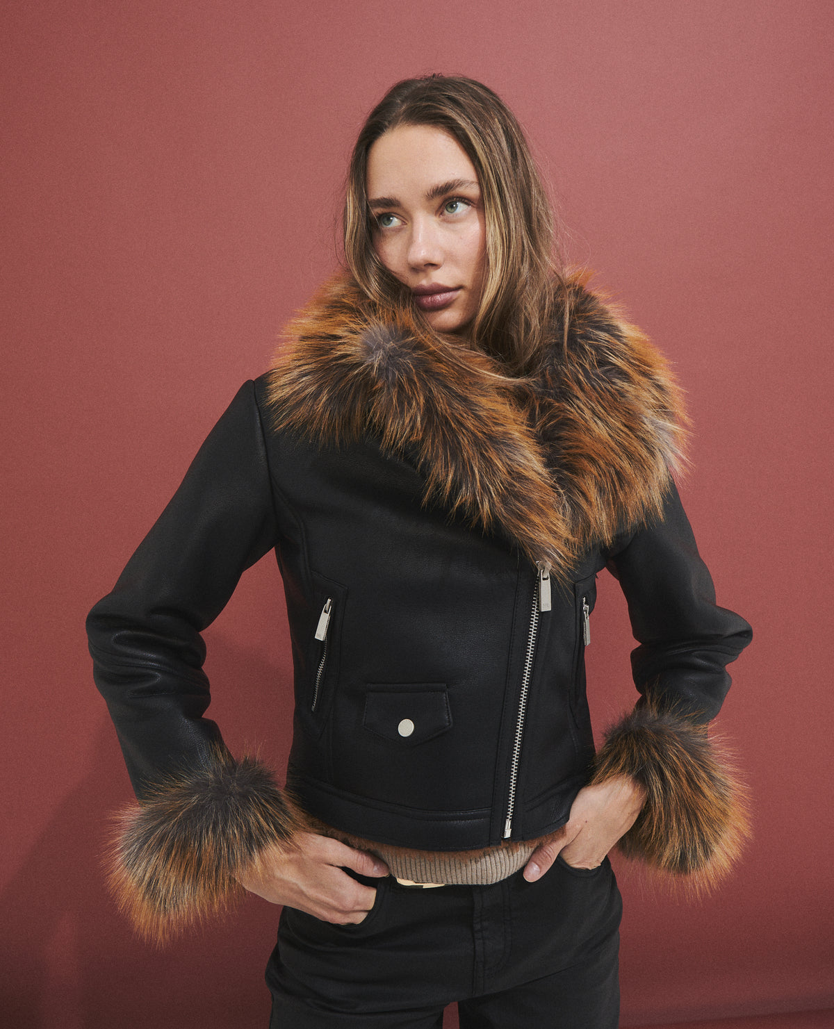 Chaqueta biker de mujer con cuello de pelo