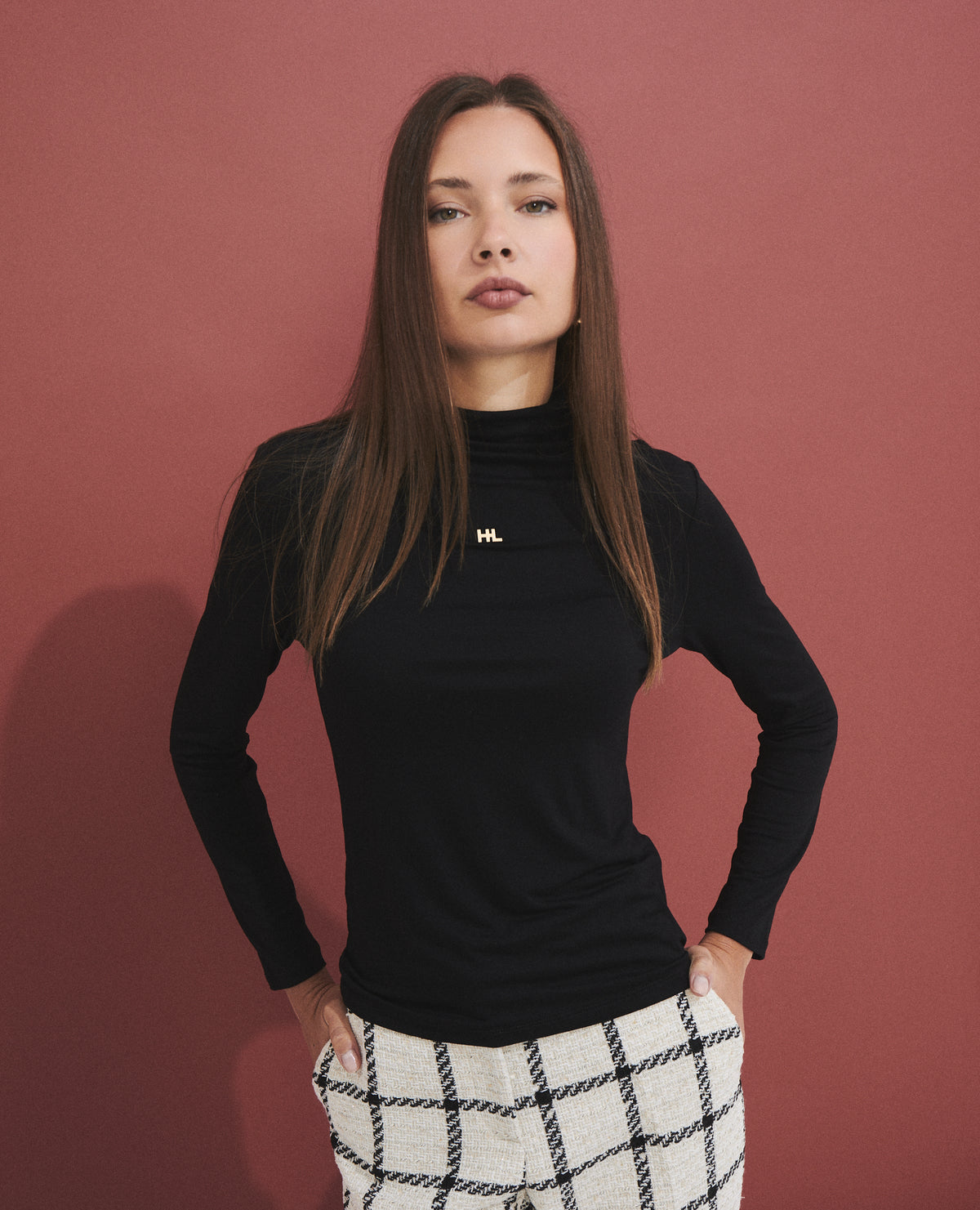 Camiseta de mujer con cuello chimenea