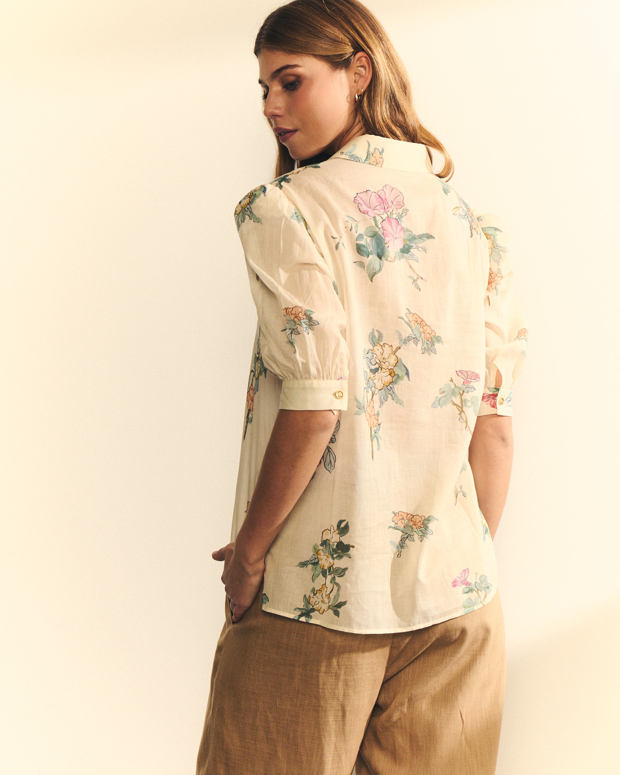 Blusa beige floral semi transparente — diseño español Hannibal Laguna Collection