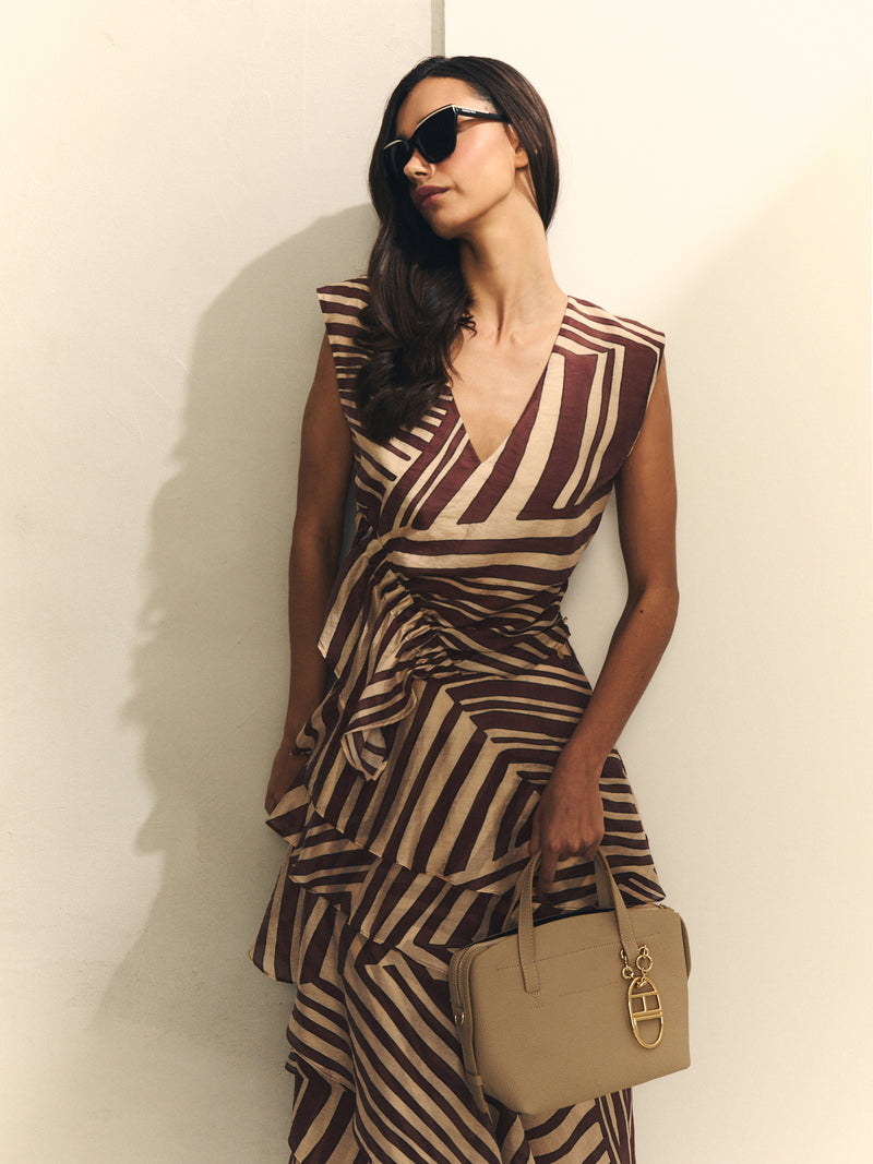 BLUSA ESTAMPADA CON ESCOTE PICO