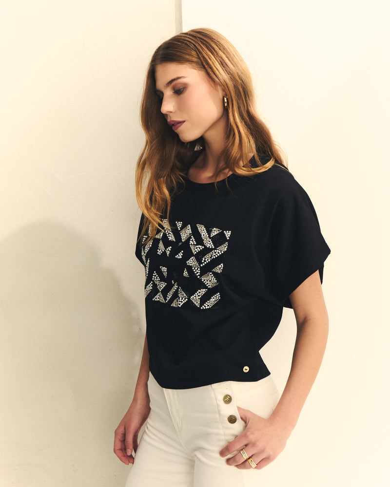 CAMISETA LOGO PIEDRAS Y LENTEJUELAS