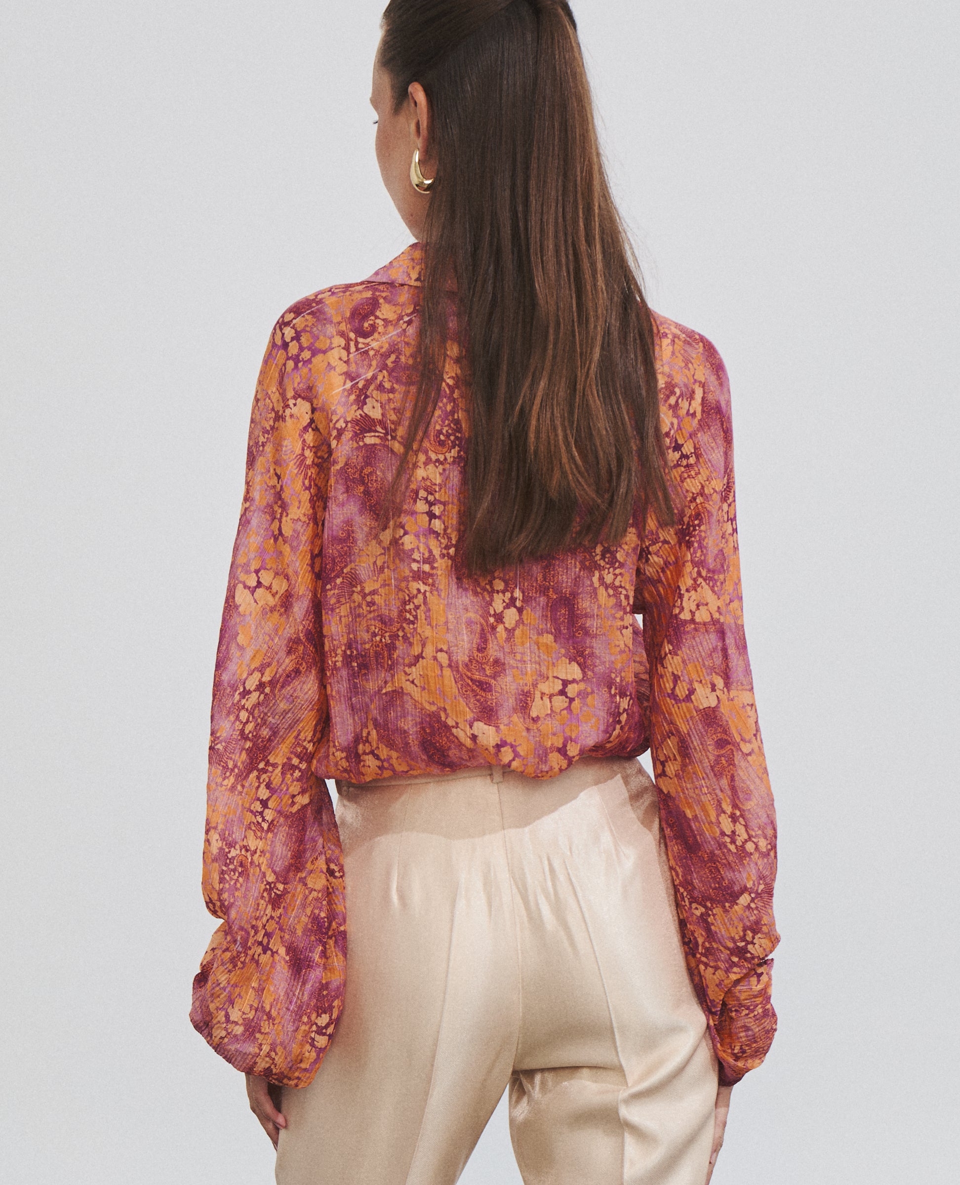 Camisa con estampado abstracto de Hannibal Laguna — vista de espalda