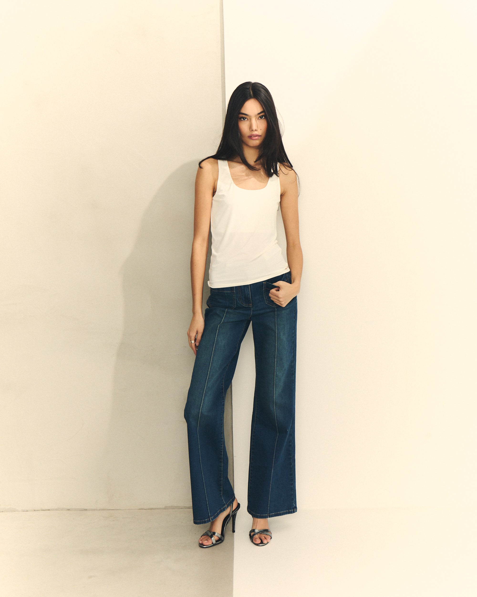 CAMISETA BASICA SIN MANGAS