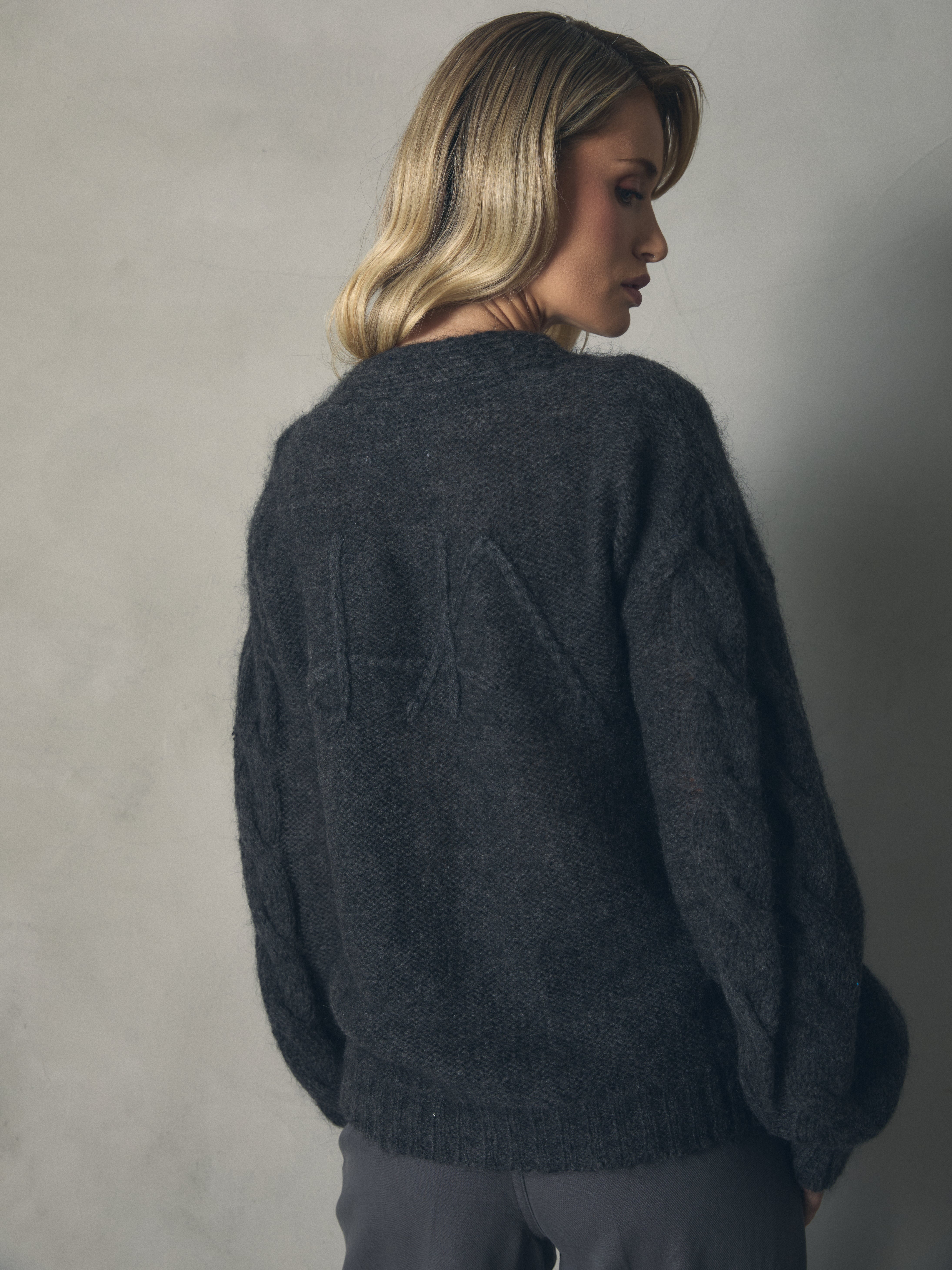 CHAQUETA MOHAIR MANGAS ABULLONADAS