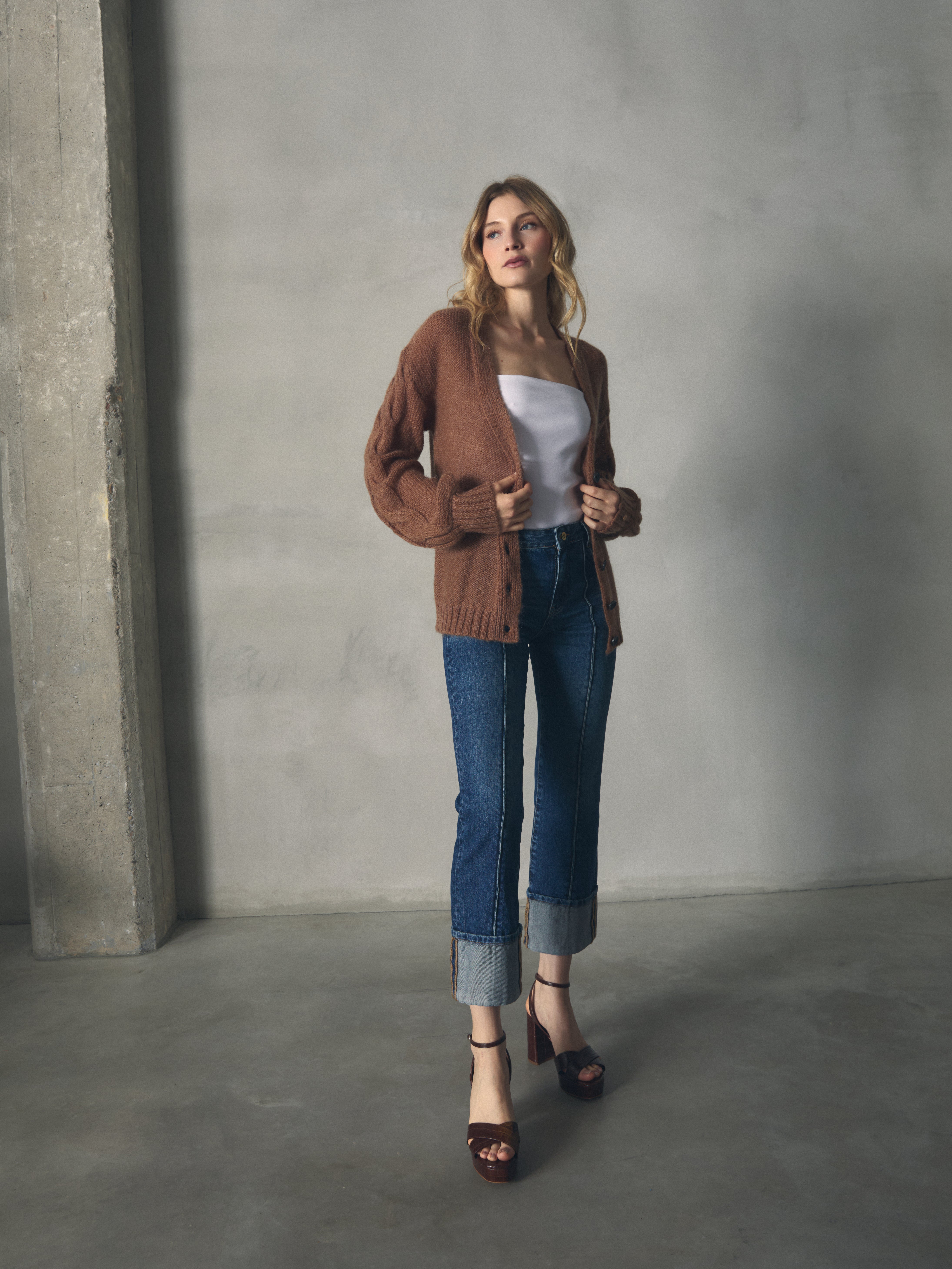 CHAQUETA MOHAIR MANGAS ABULLONADAS