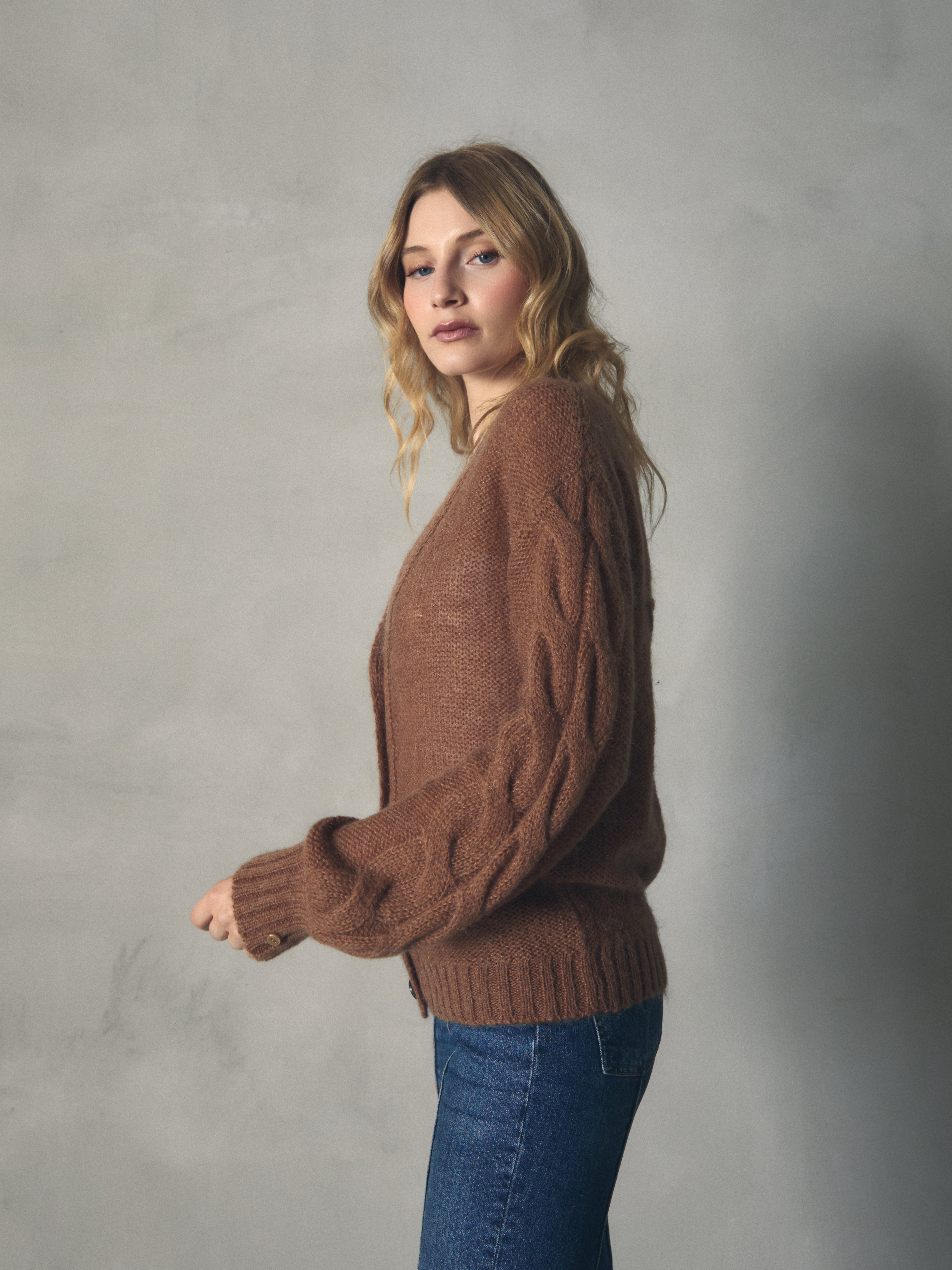 CHAQUETA MOHAIR MANGAS ABULLONADAS