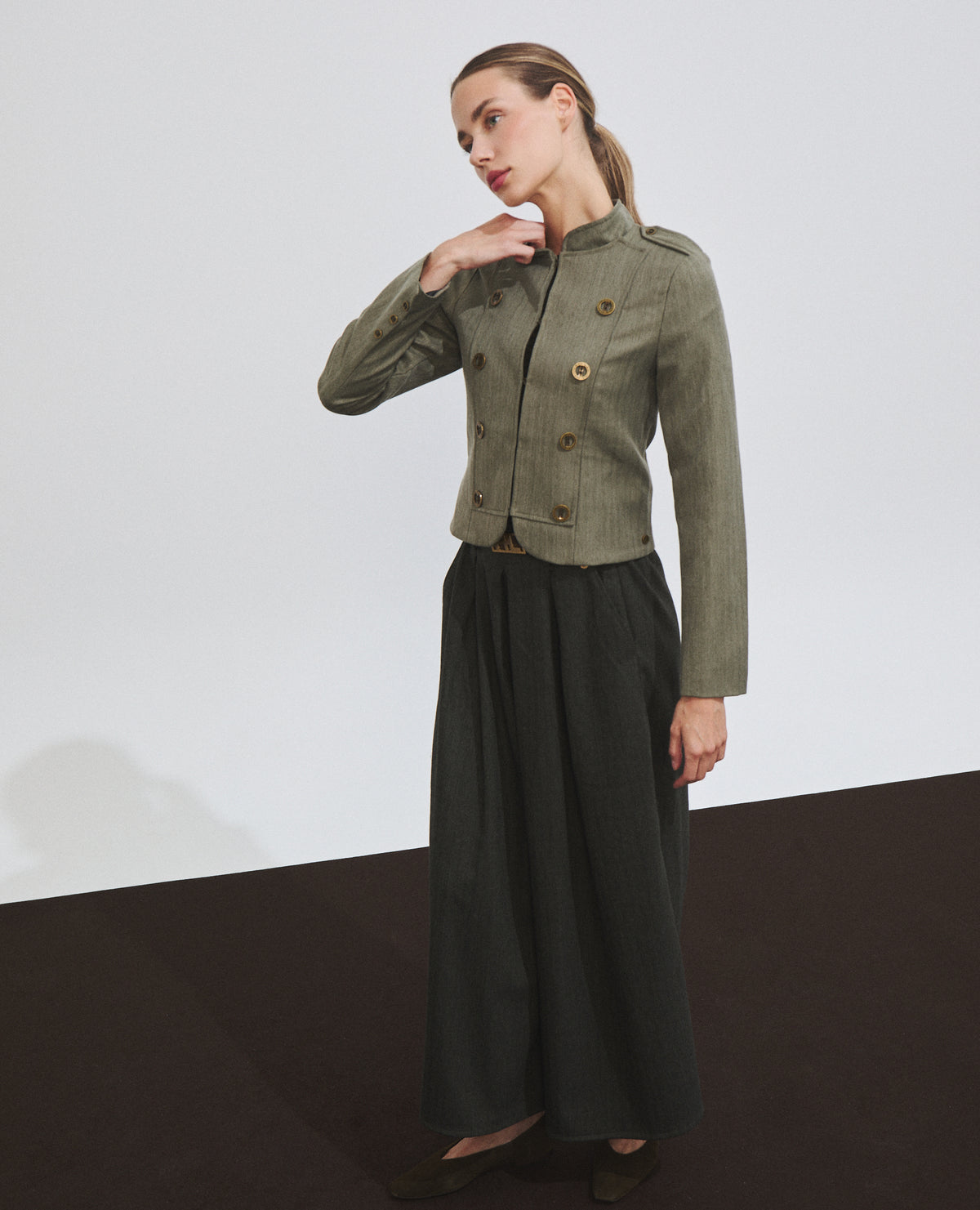 Chaqueta de mujer con botones estilo militar