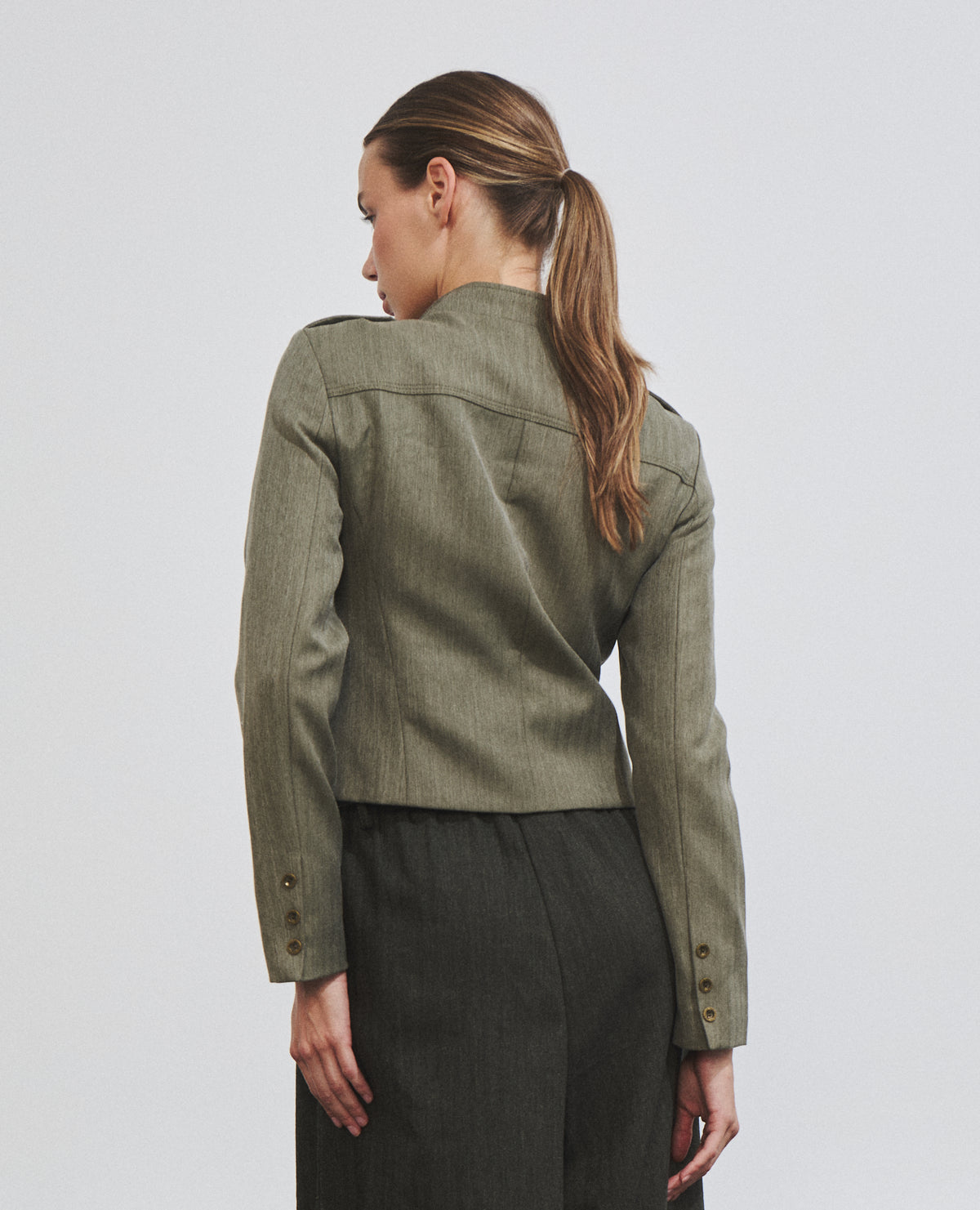 Chaqueta de mujer con botones estilo militar