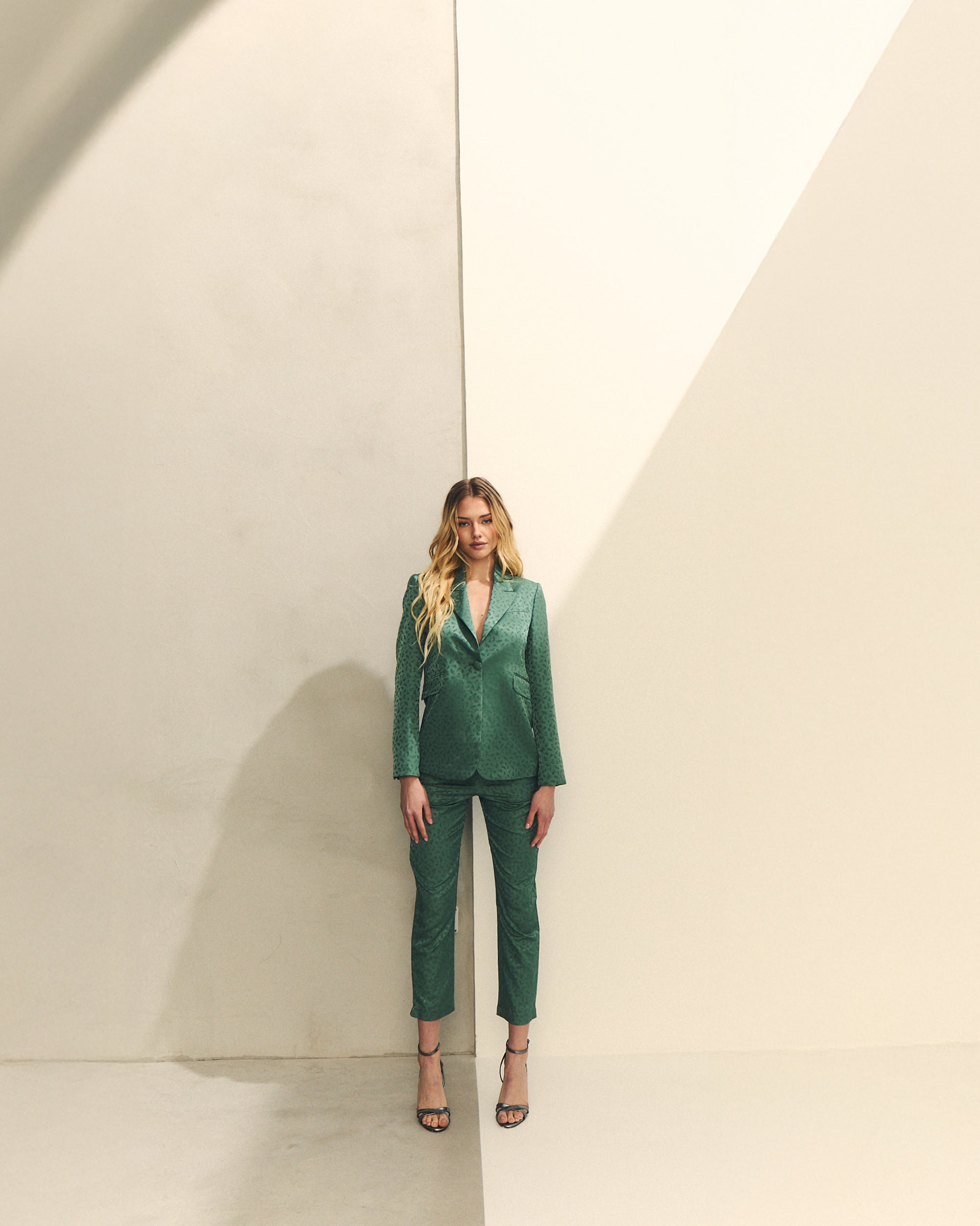 Chaqueta jacquard verde — conjunto total look Hannibal Laguna Collection SS26