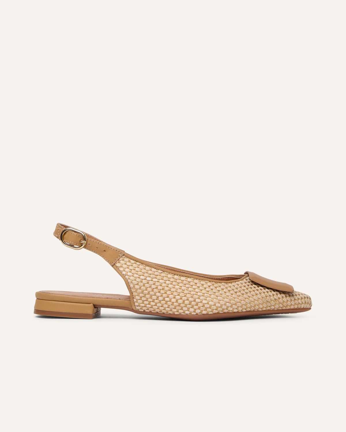 Sandalia plana beige nude rafia y piel broche joya dorado — Hannibal Laguna Collection SS26