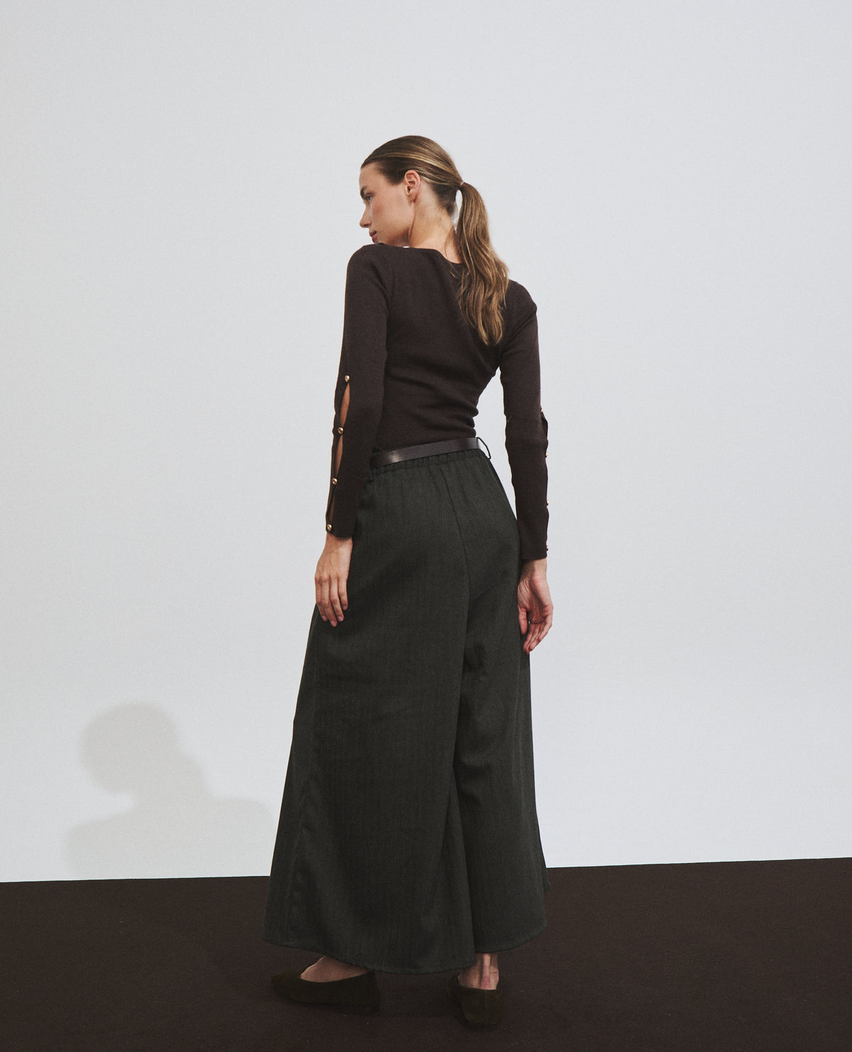 Pantalón de mujer de cintura alta y corte ancho
