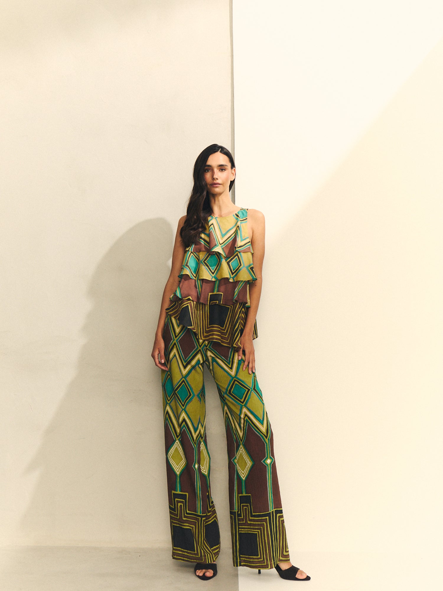 Pantalón estampado geométrico.