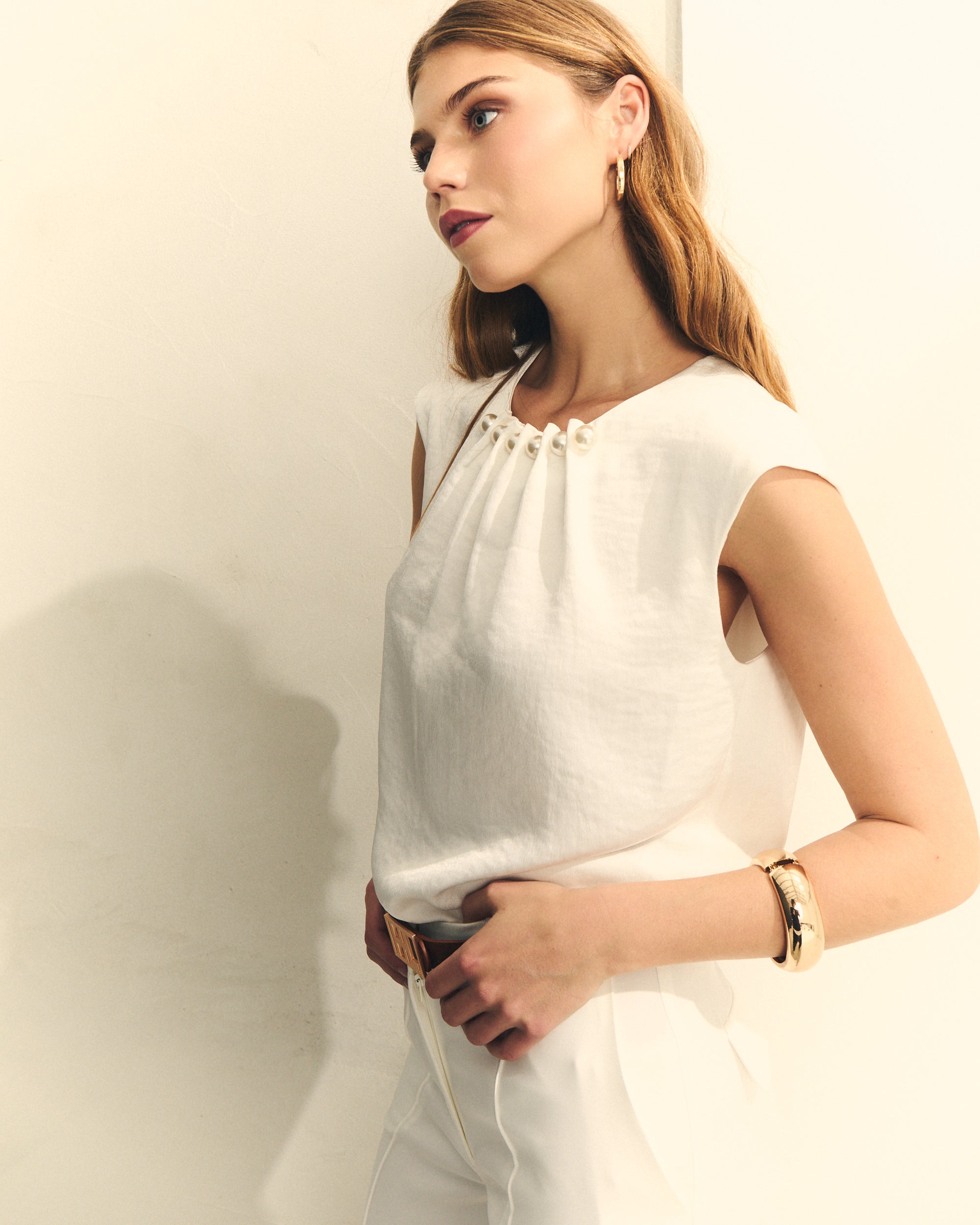 BLUSA SIN MANGAS CON PERLAS