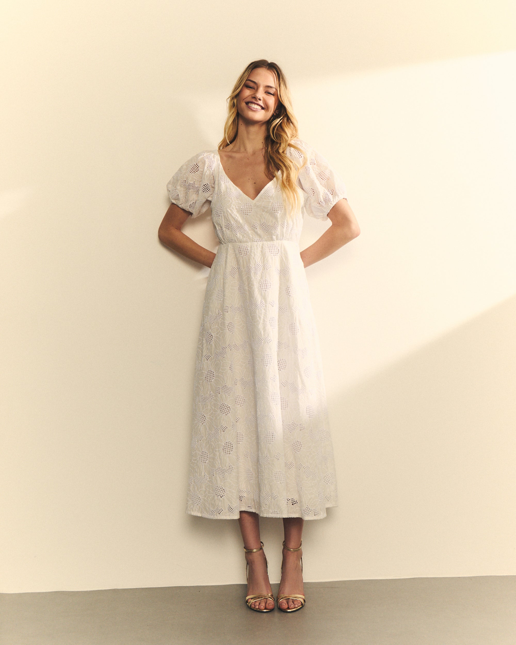 VESTIDO MIDI BORDADO MANGA ABULLONADA