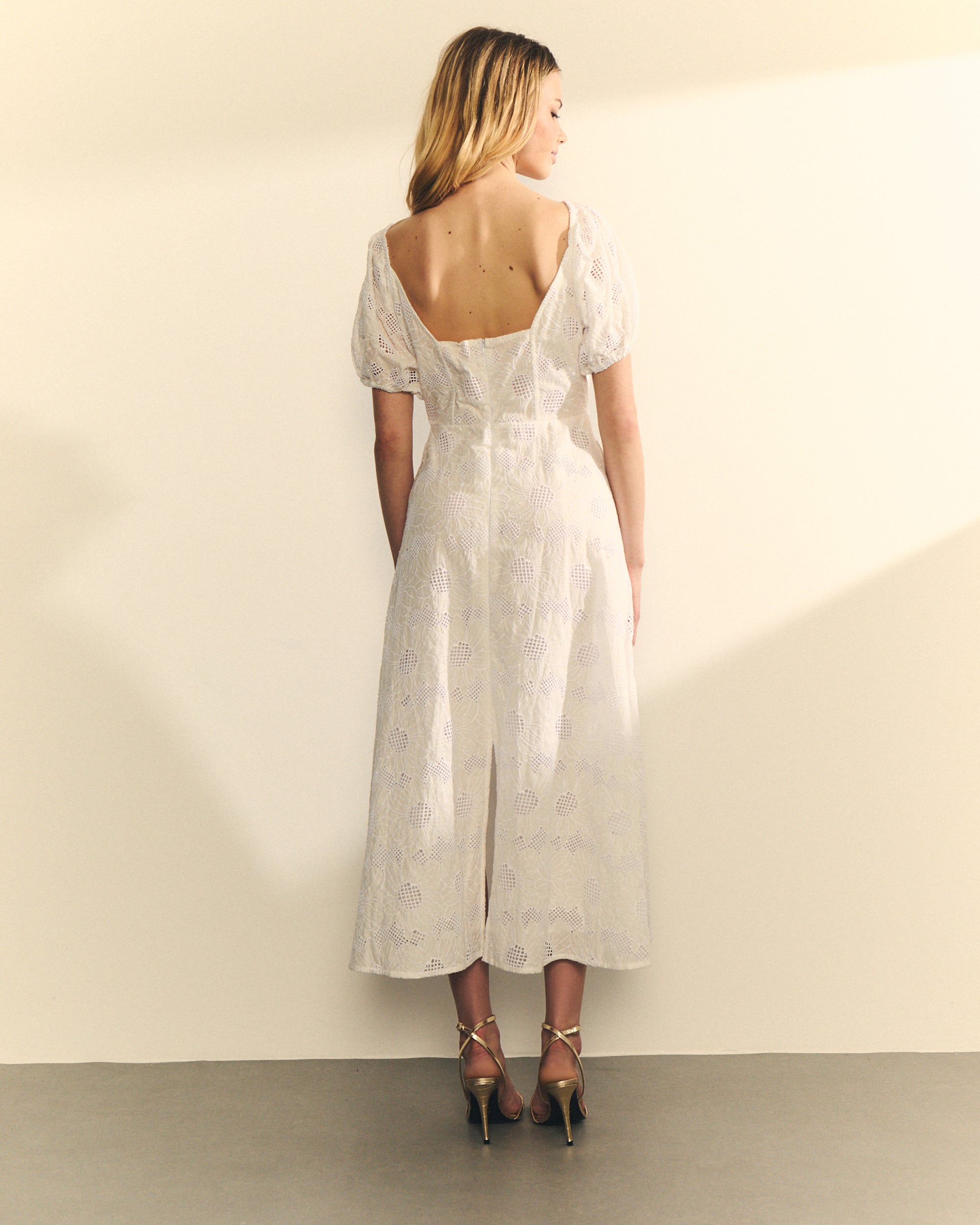 VESTIDO MIDI BORDADO MANGA ABULLONADA