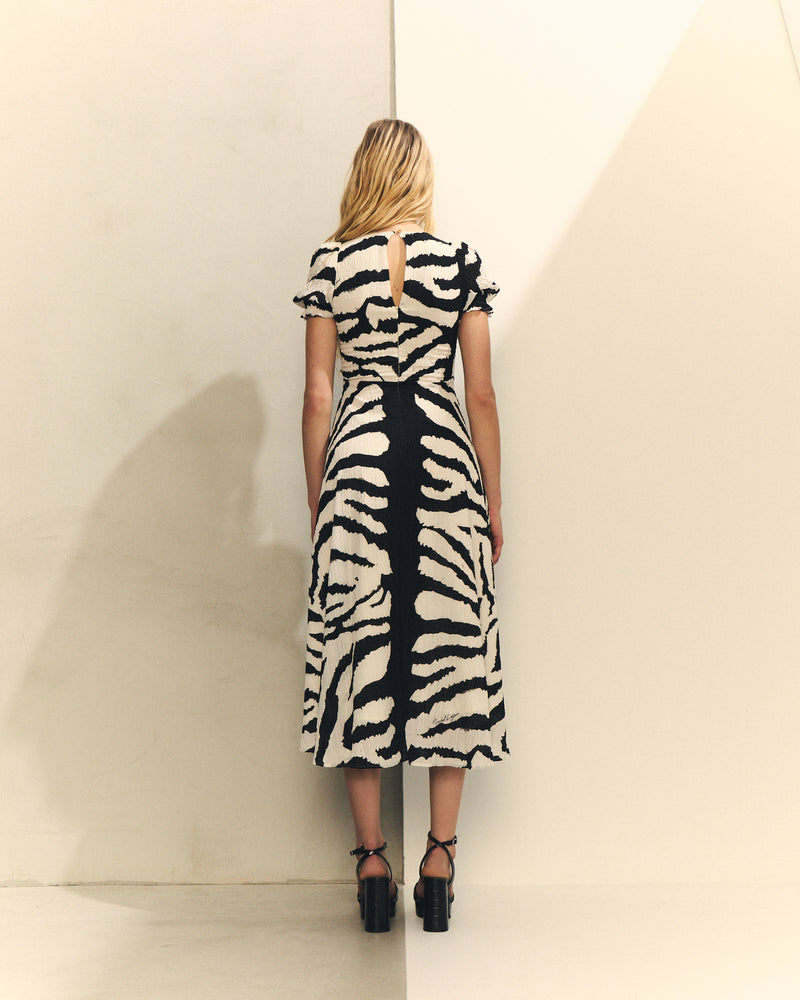 VESTIDO ESTAMPADO CEBRA MANGA CORTA