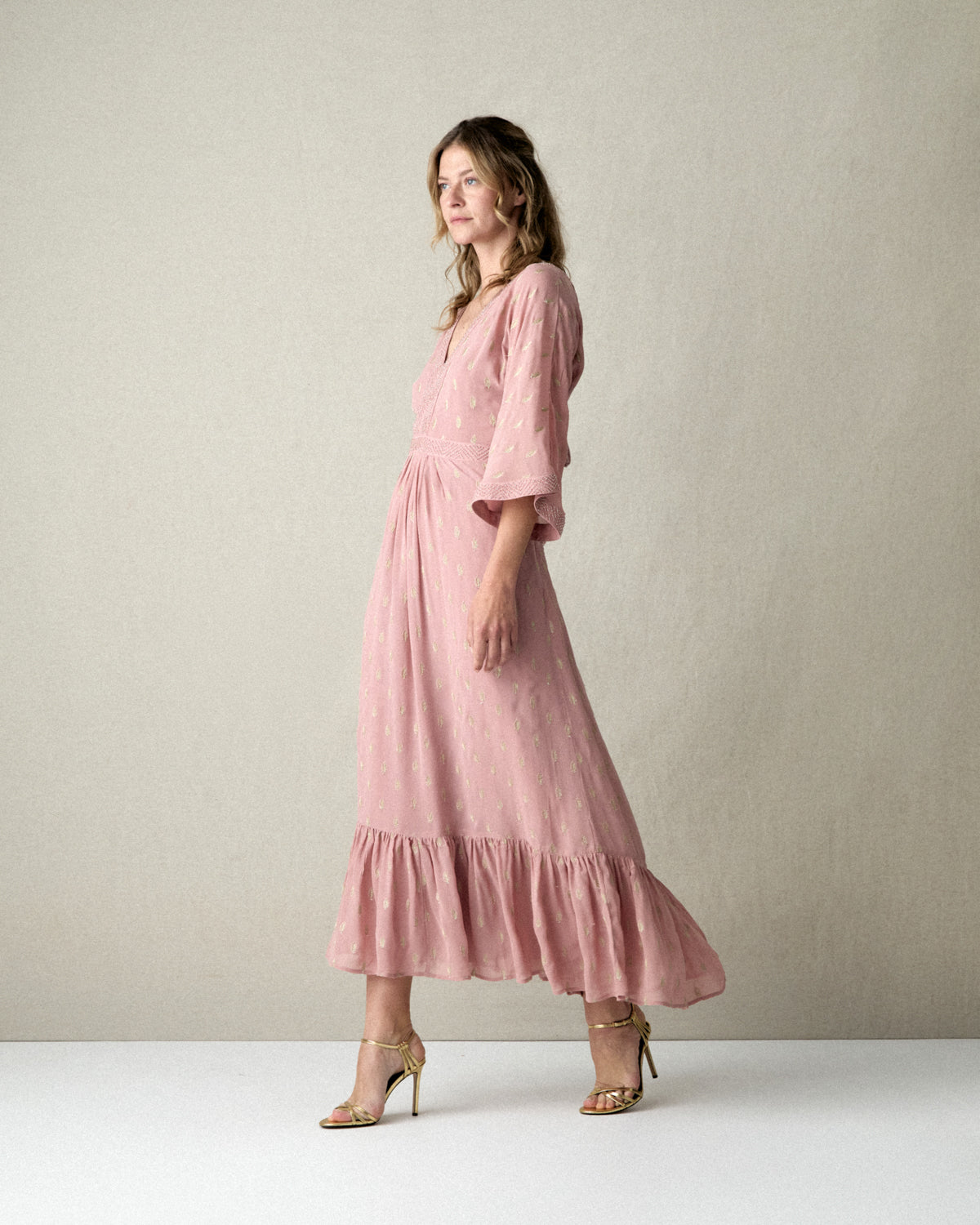 VESTIDO MIDI BORDADO