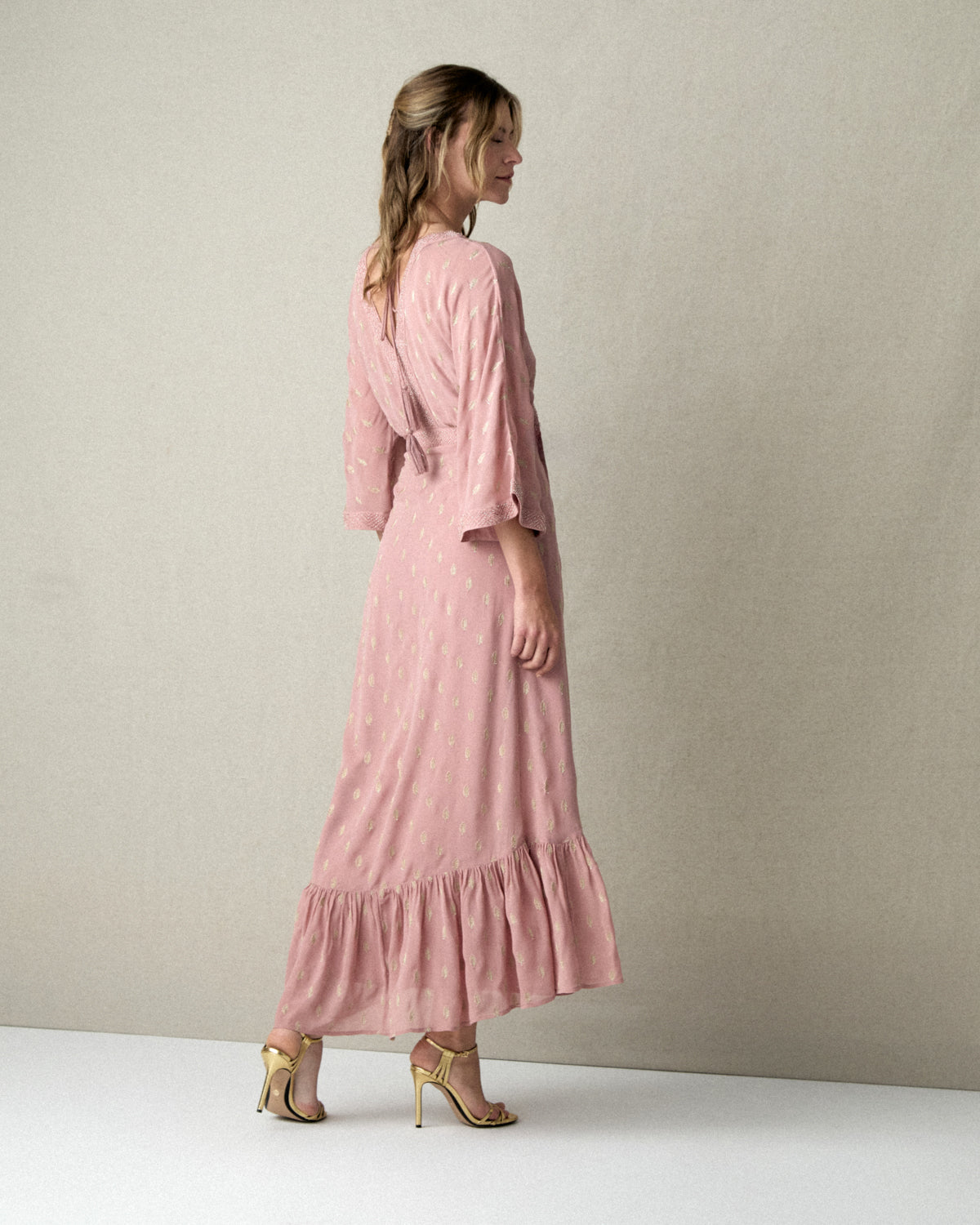 VESTIDO MIDI BORDADO