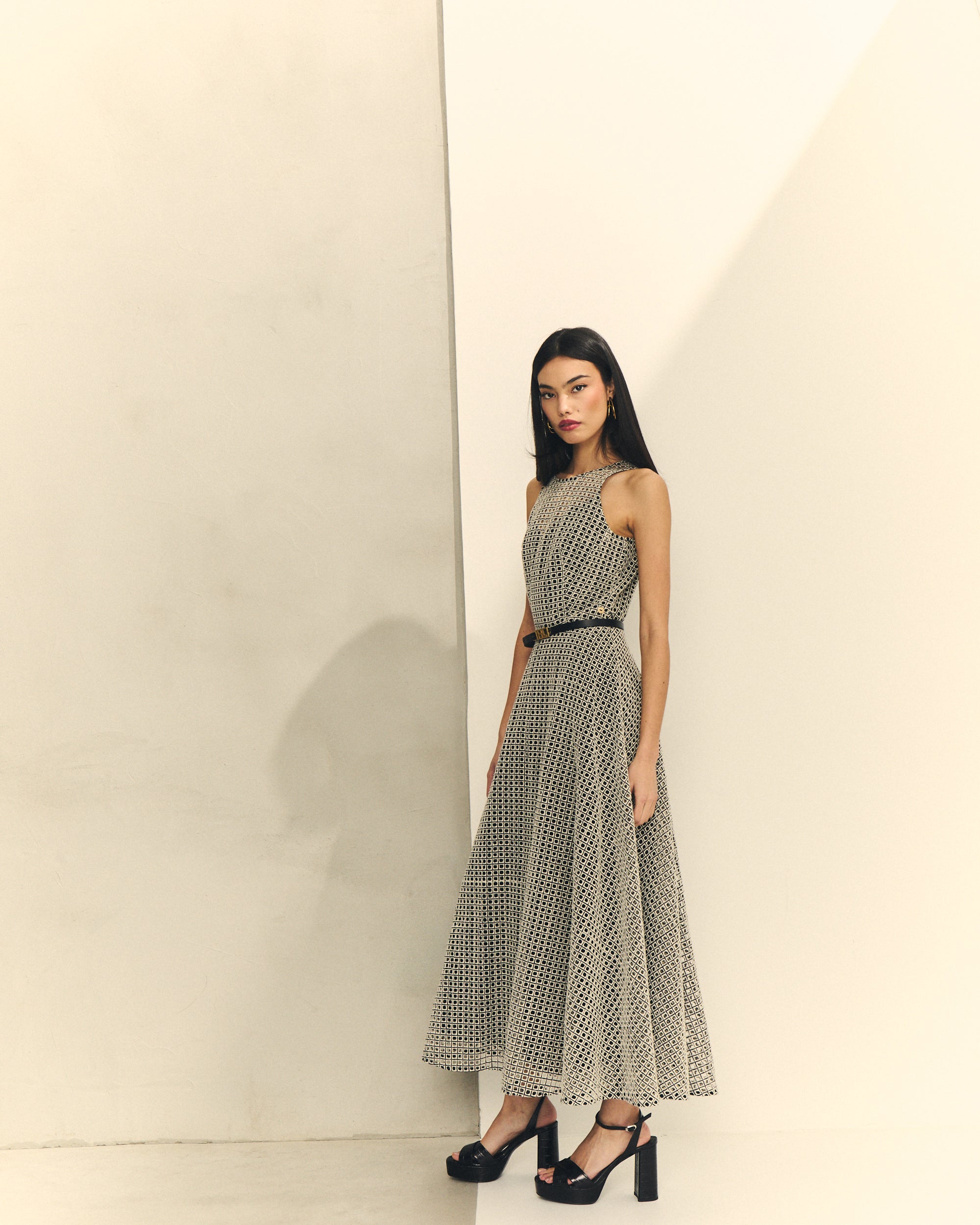 Vestido Midi Cru de Alças com Bordado Geométrico