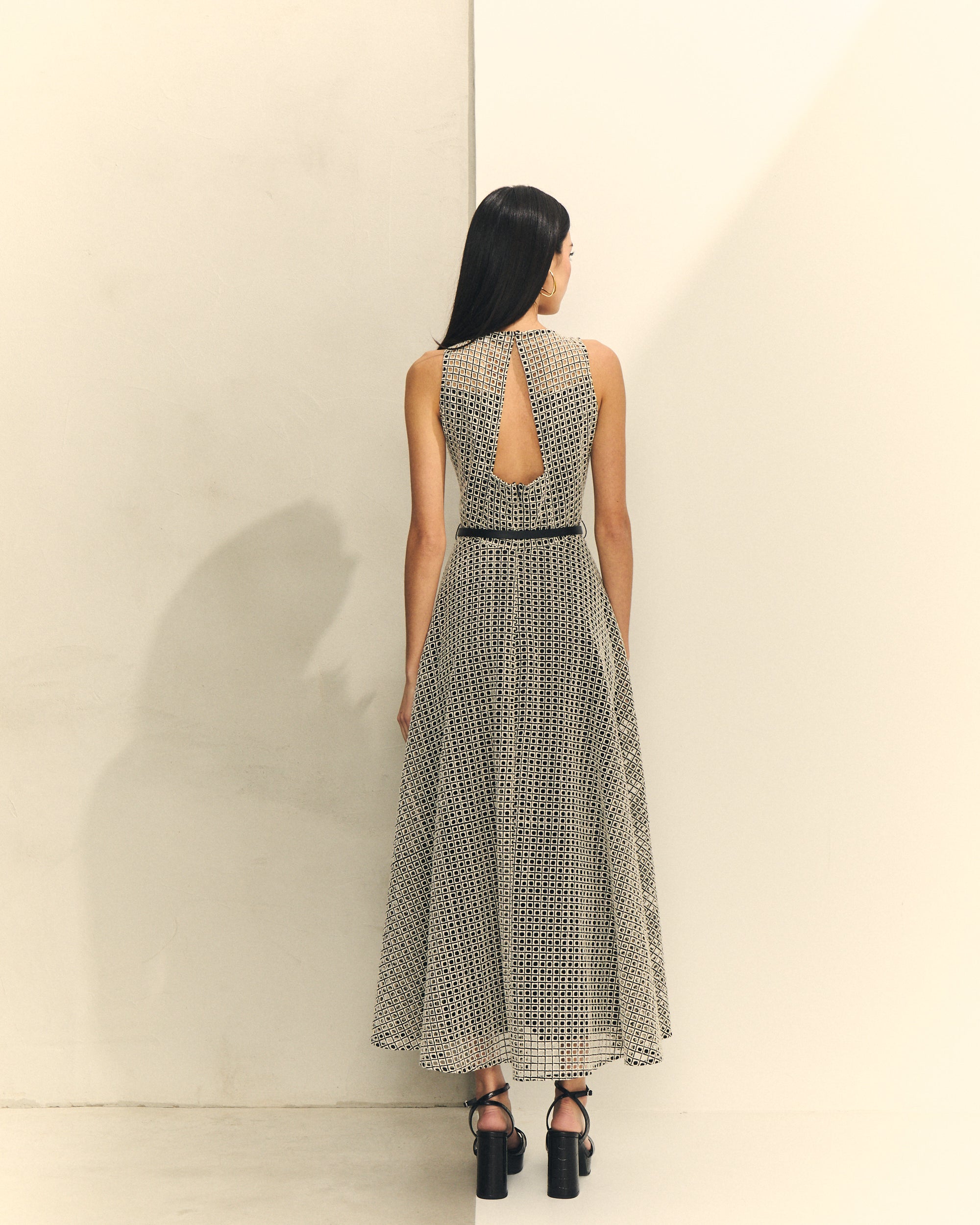 Vestido Midi Cru de Alças com Bordado Geométrico