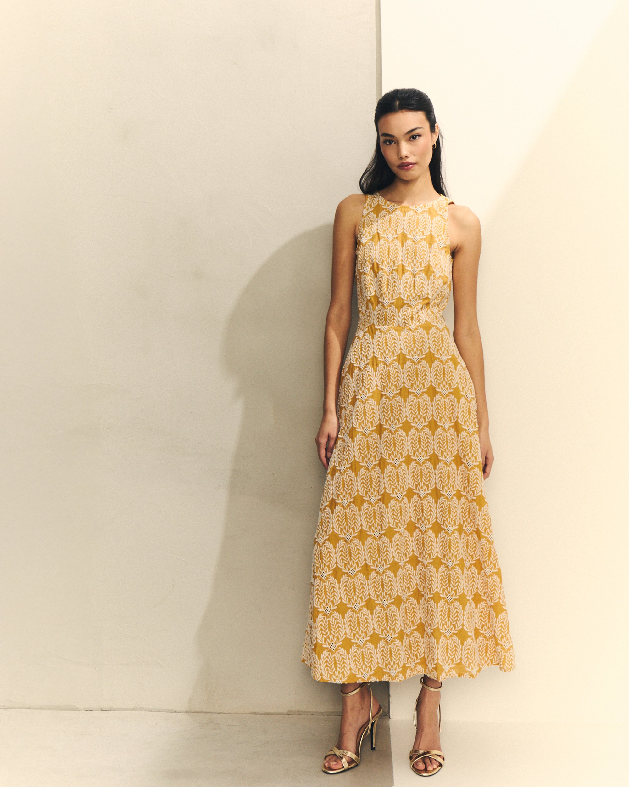 VESTIDO MIDI BORDADO CON CINTURON