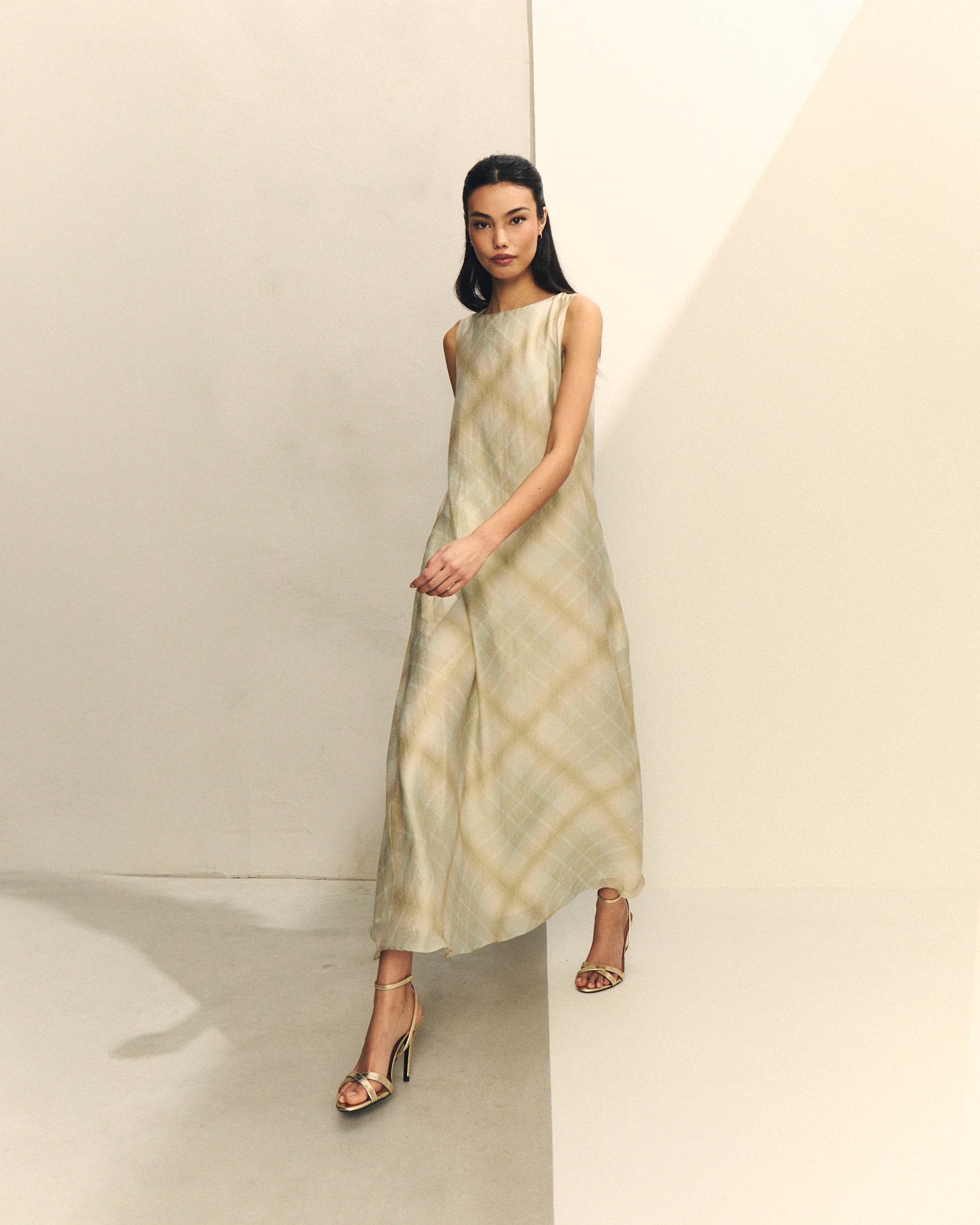 Vestido largo verde sin mangas con estampado de cuadros — Hannibal Laguna Collection SS26