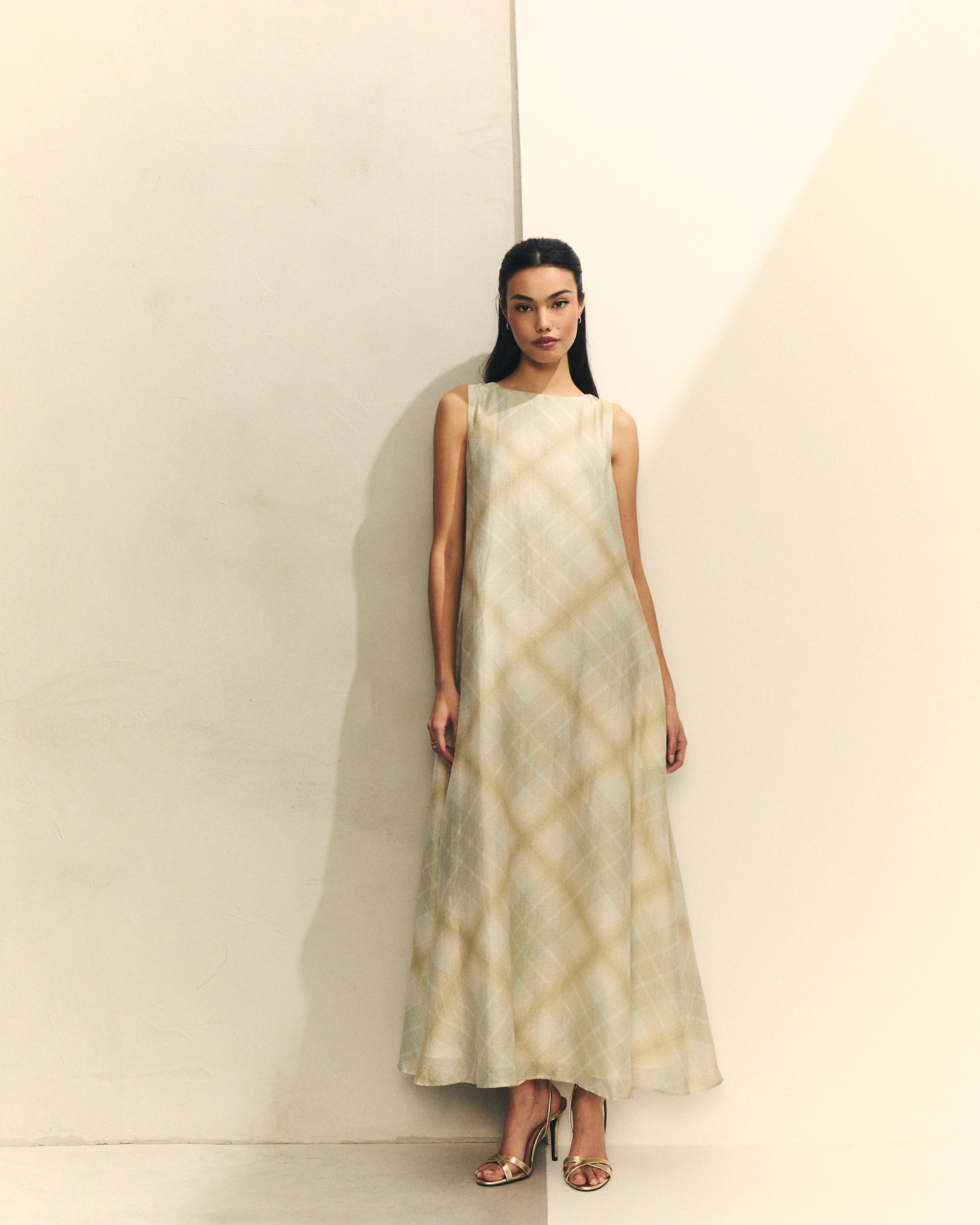 Vestido largo verde estampado cuadros lateral — Hannibal Laguna Collection