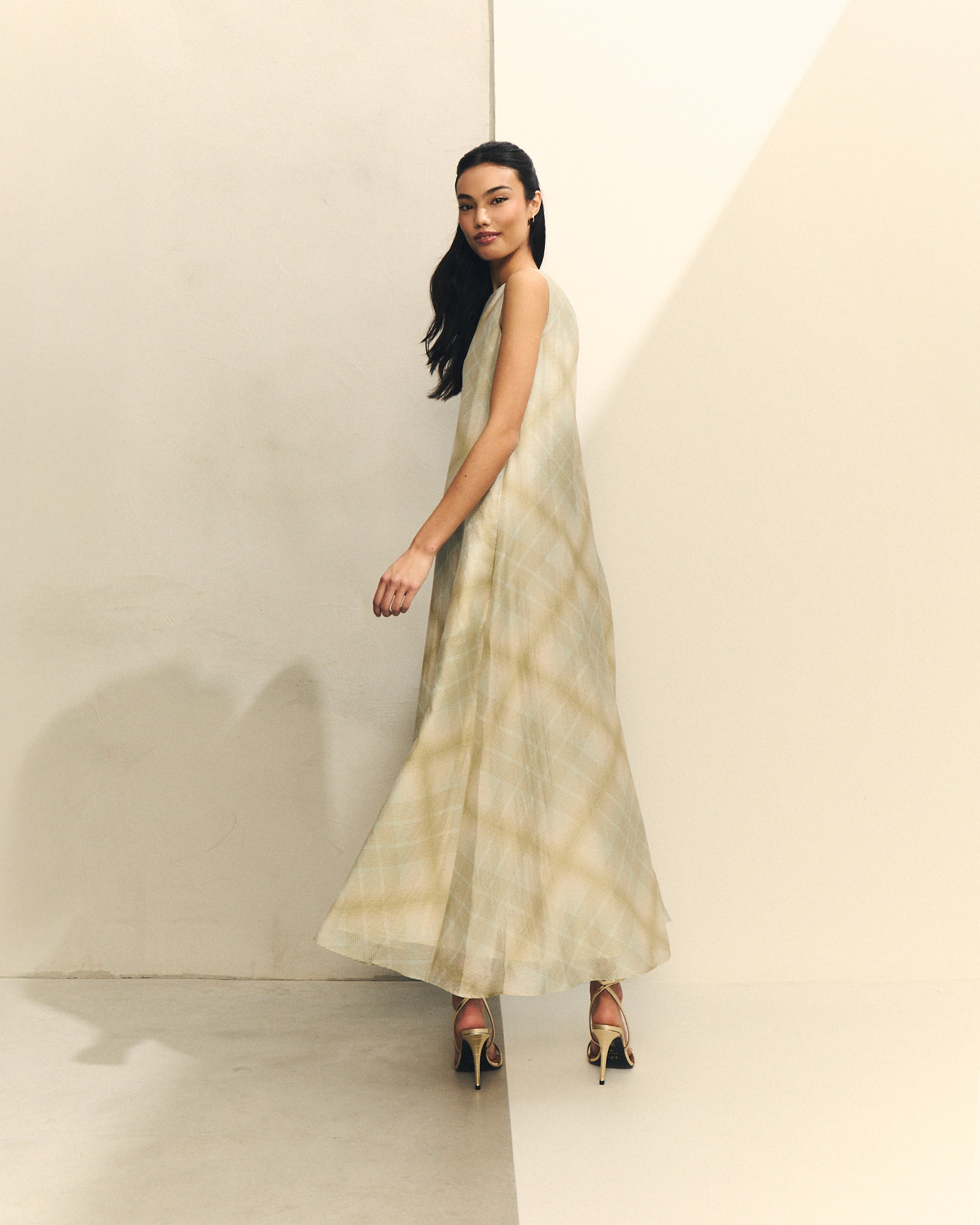 Vestido largo verde corte evasé con lino — Hannibal Laguna Collection