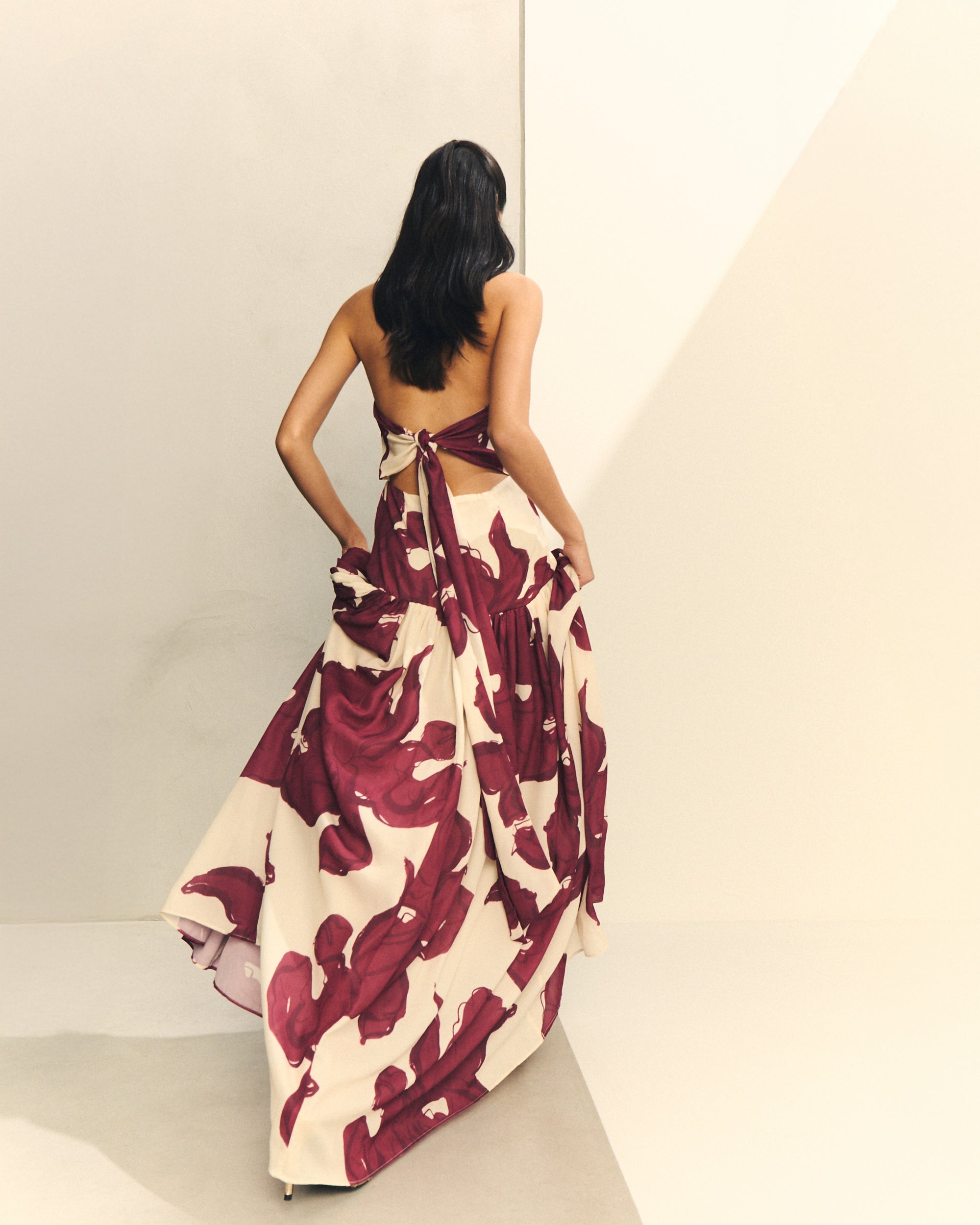 Vestido floral halter largo para invitada boda verano — Hannibal Laguna Collection