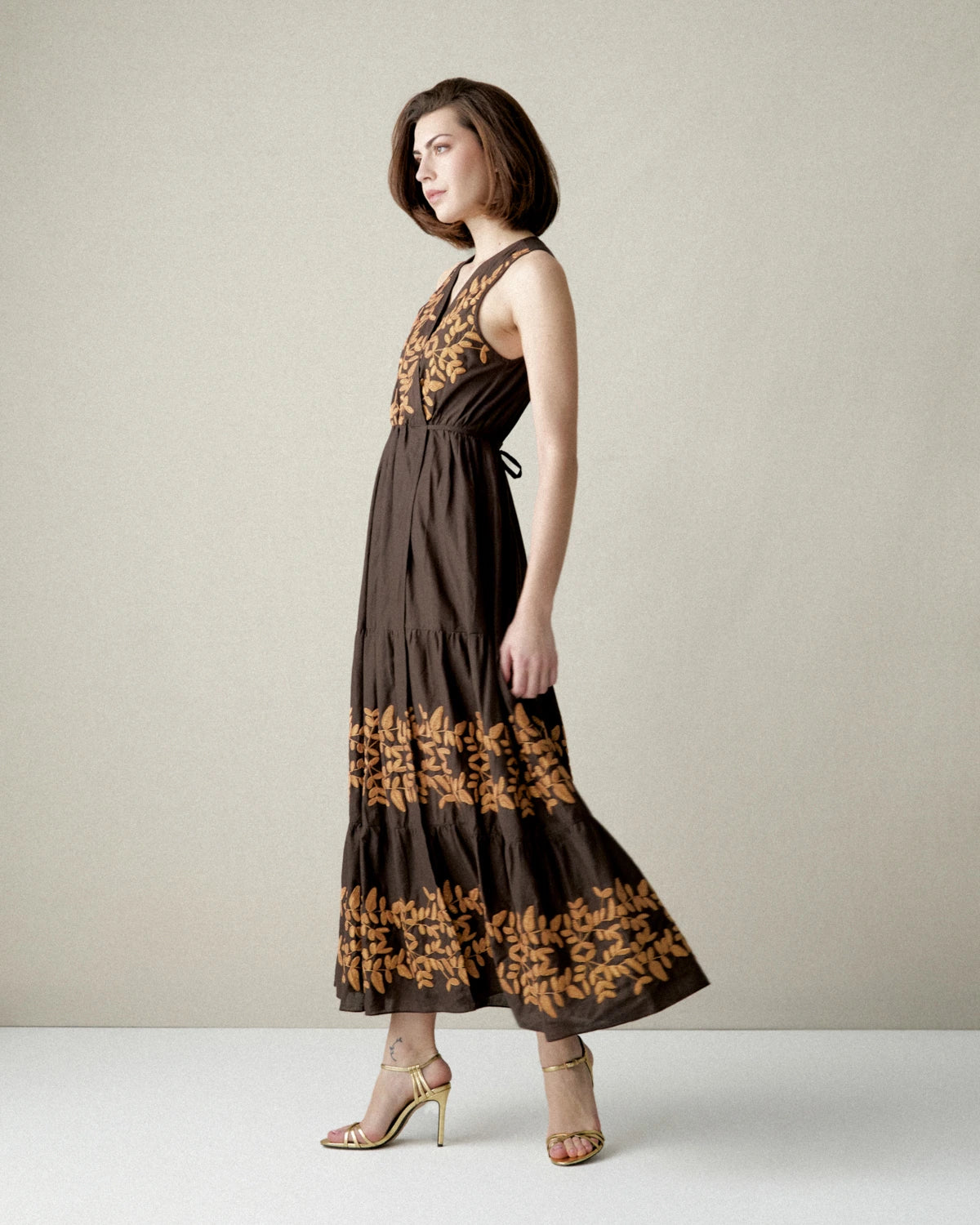 VESTIDO MIDI BORDADO FLORAL