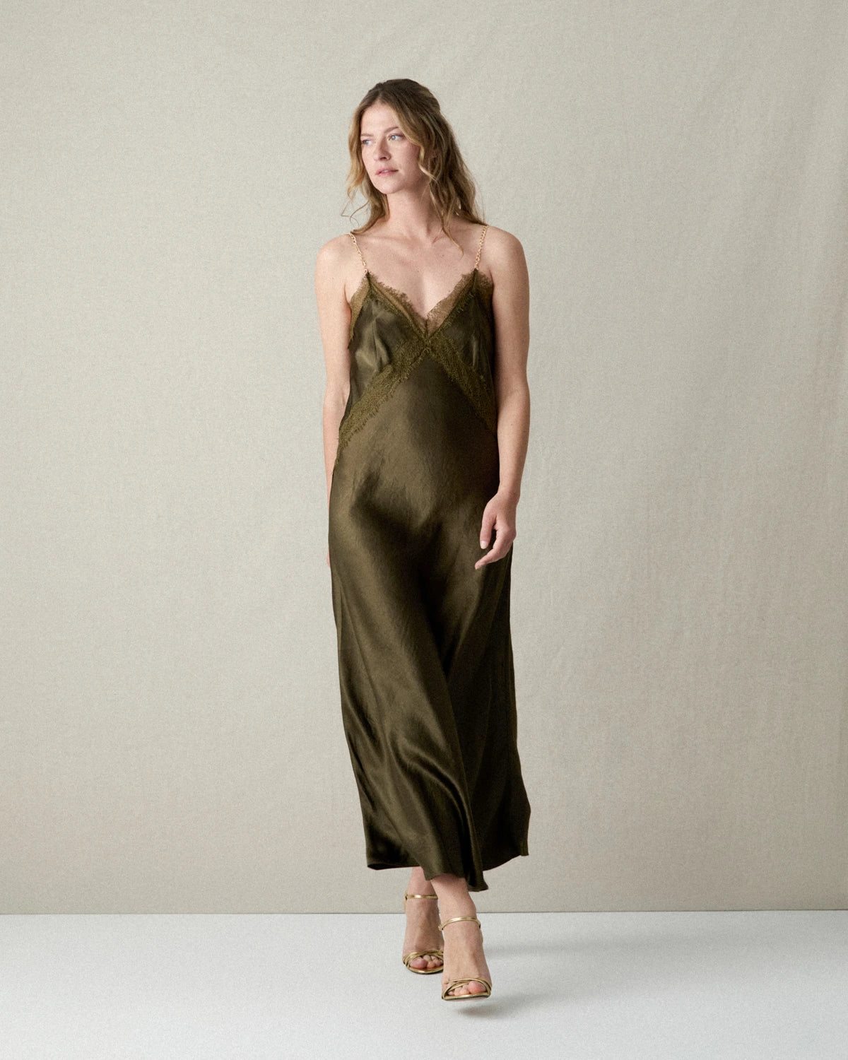 VESTIDO LENCERO