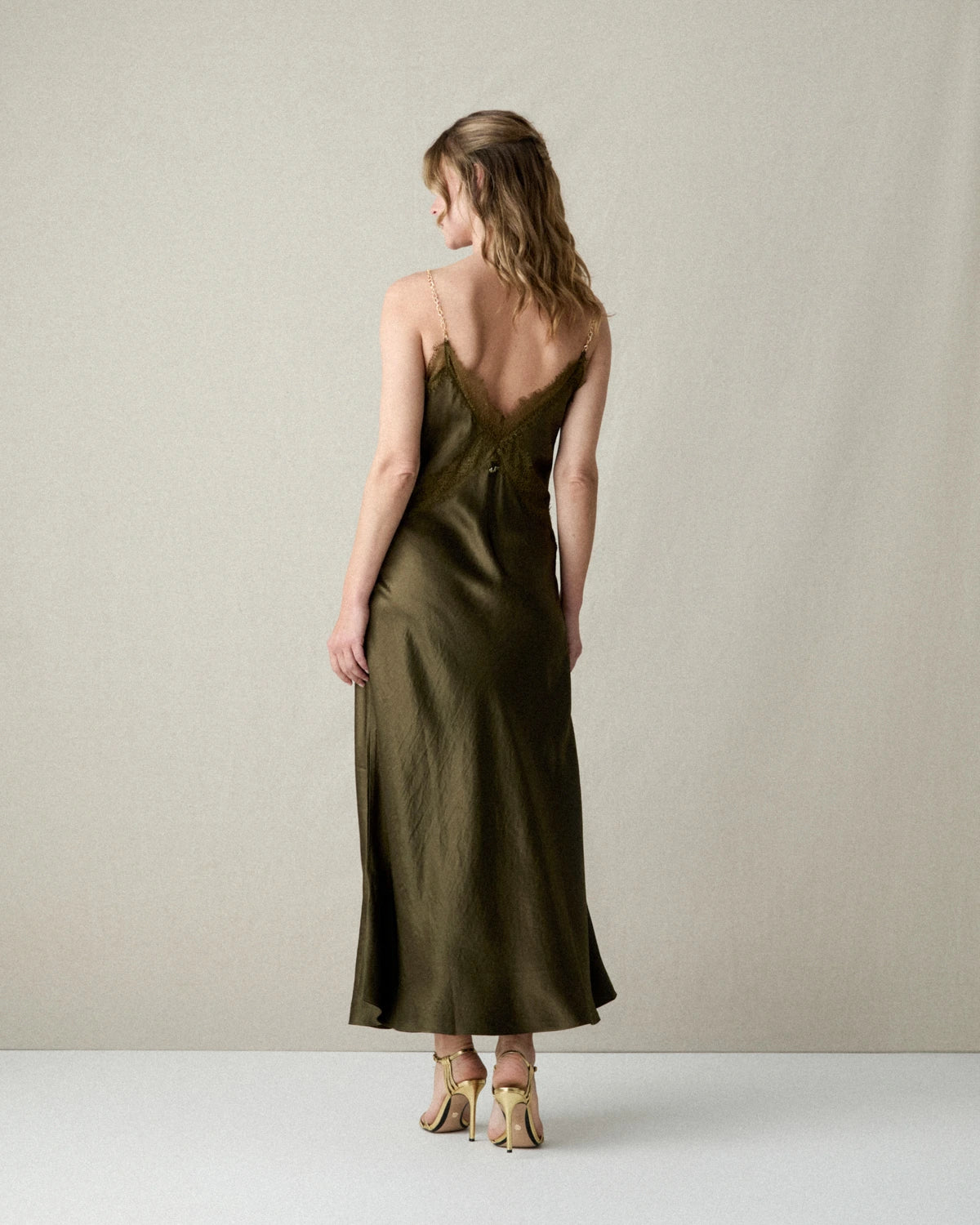 VESTIDO LENCERO
