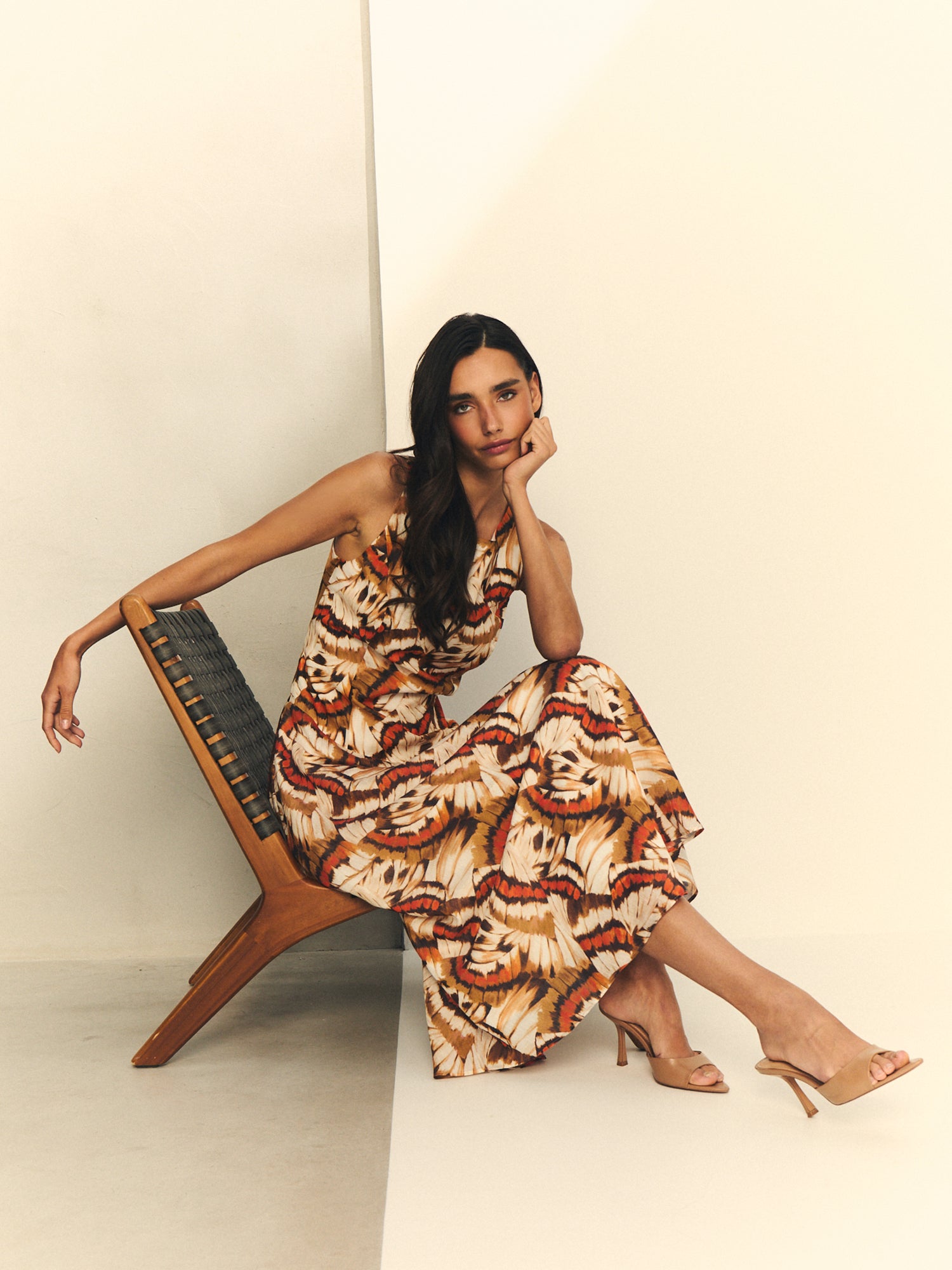 VESTIDO ESTAMPADO PLUMAS CUELLO HALTER