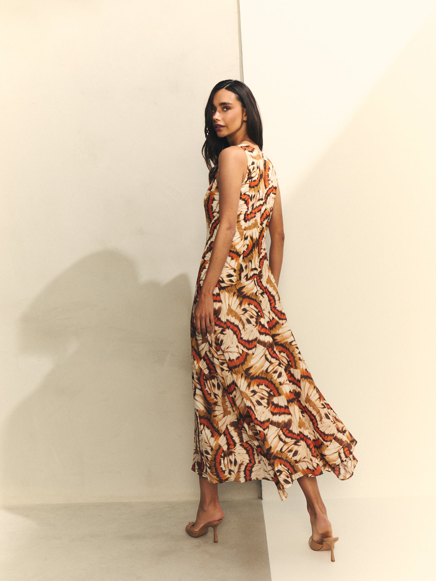 VESTIDO ESTAMPADO PLUMAS CUELLO HALTER