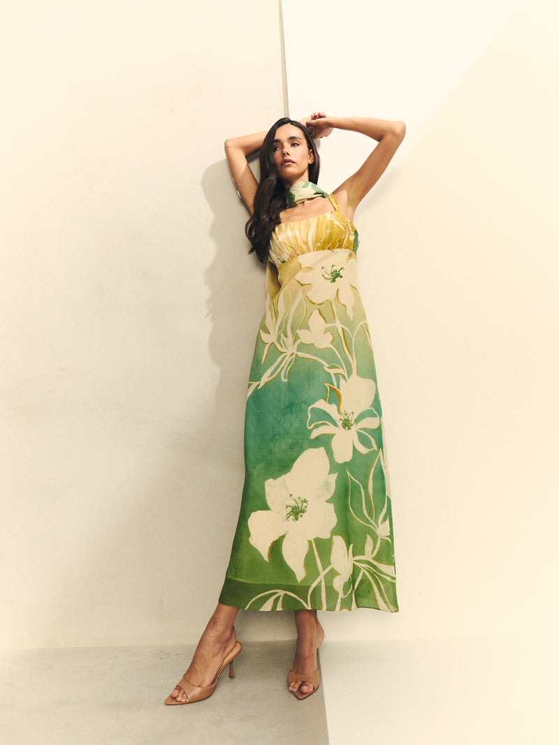 Vestido largo corte imperio con pareo a juego.