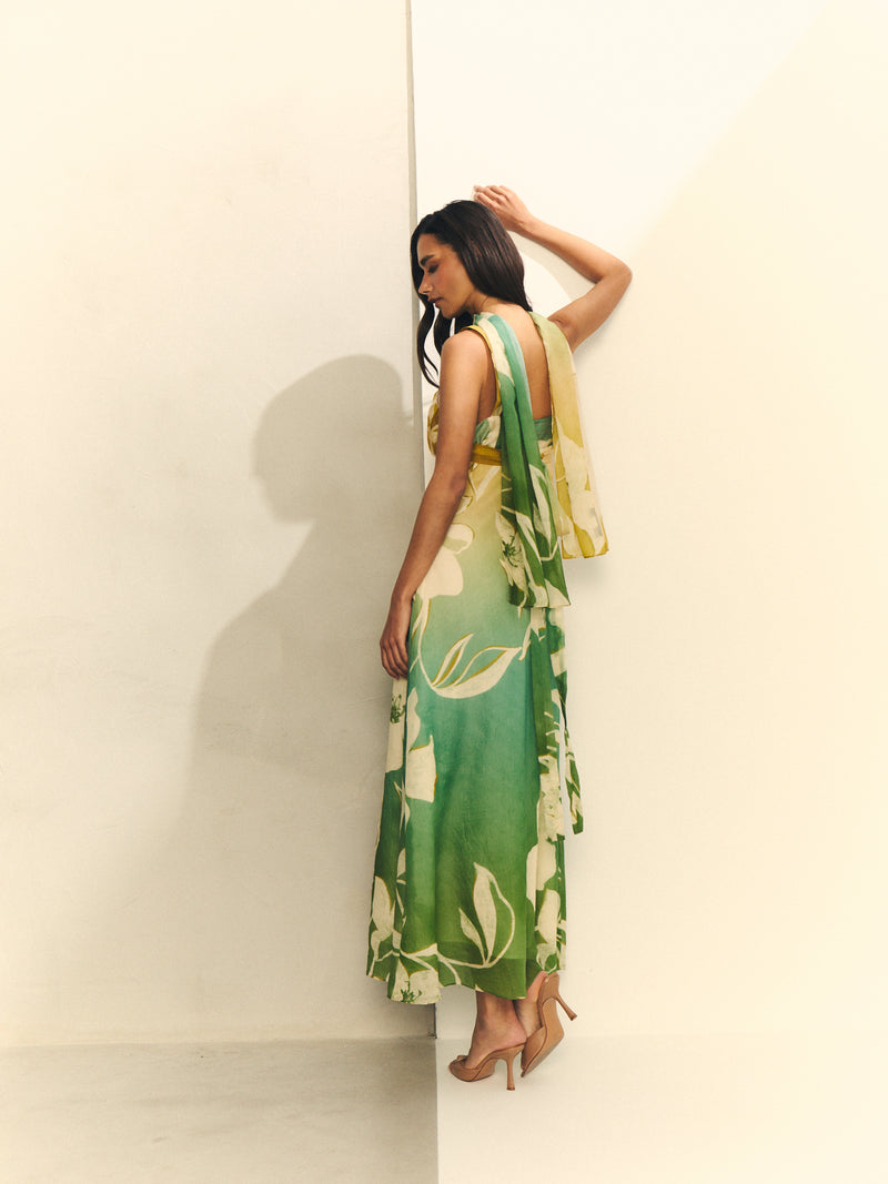 Vestido largo corte imperio con pareo a juego.