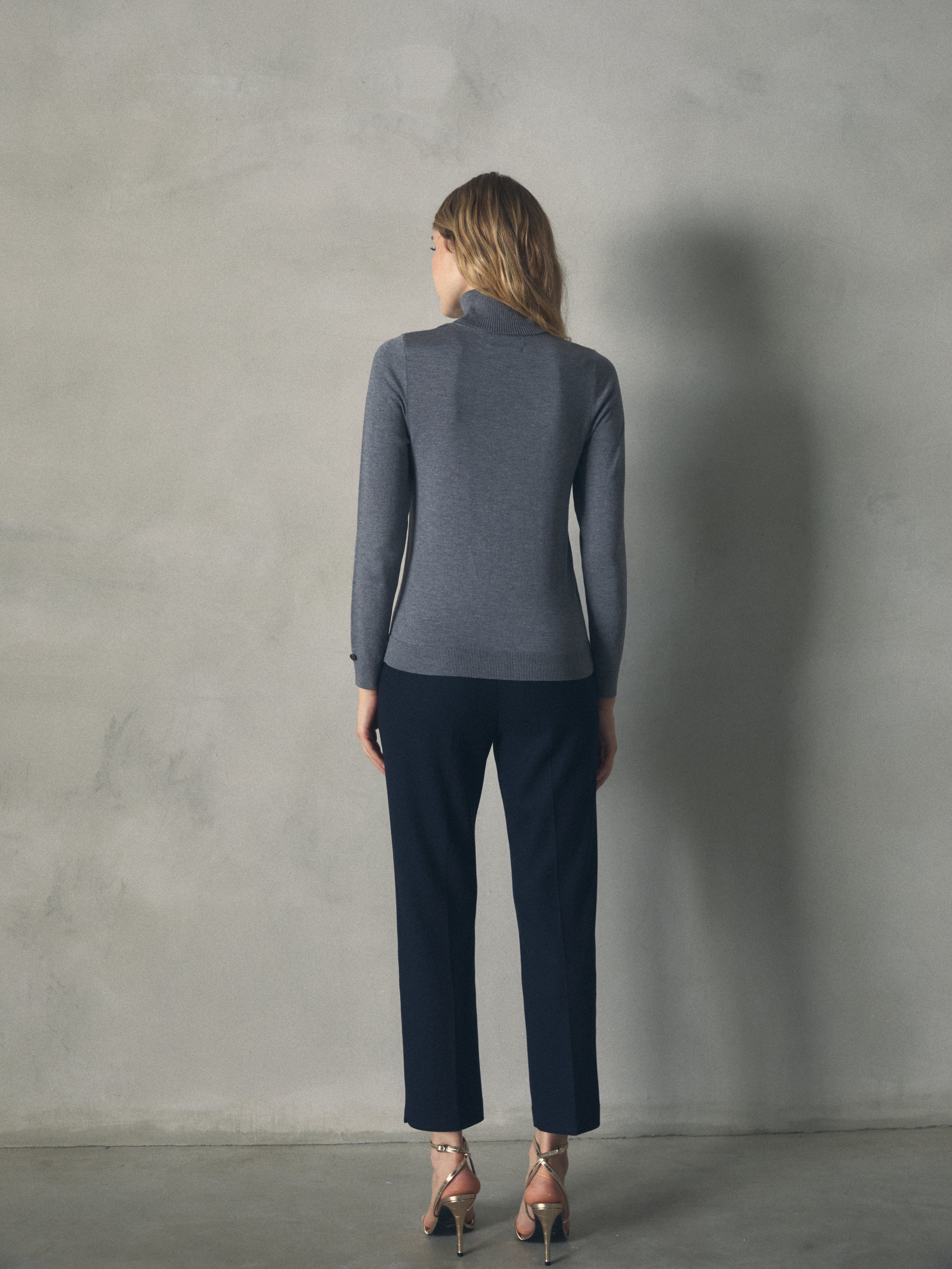 JERSEY BASICO CISNE CON LOGO