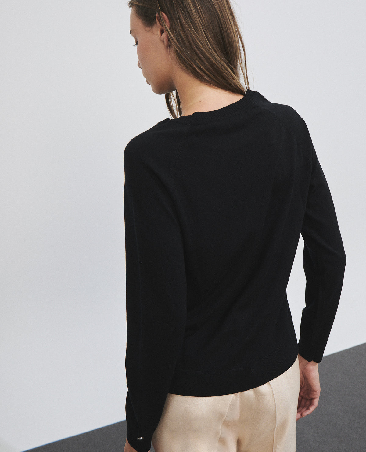 Jersey de mujer de punto fino con cuello redondeado