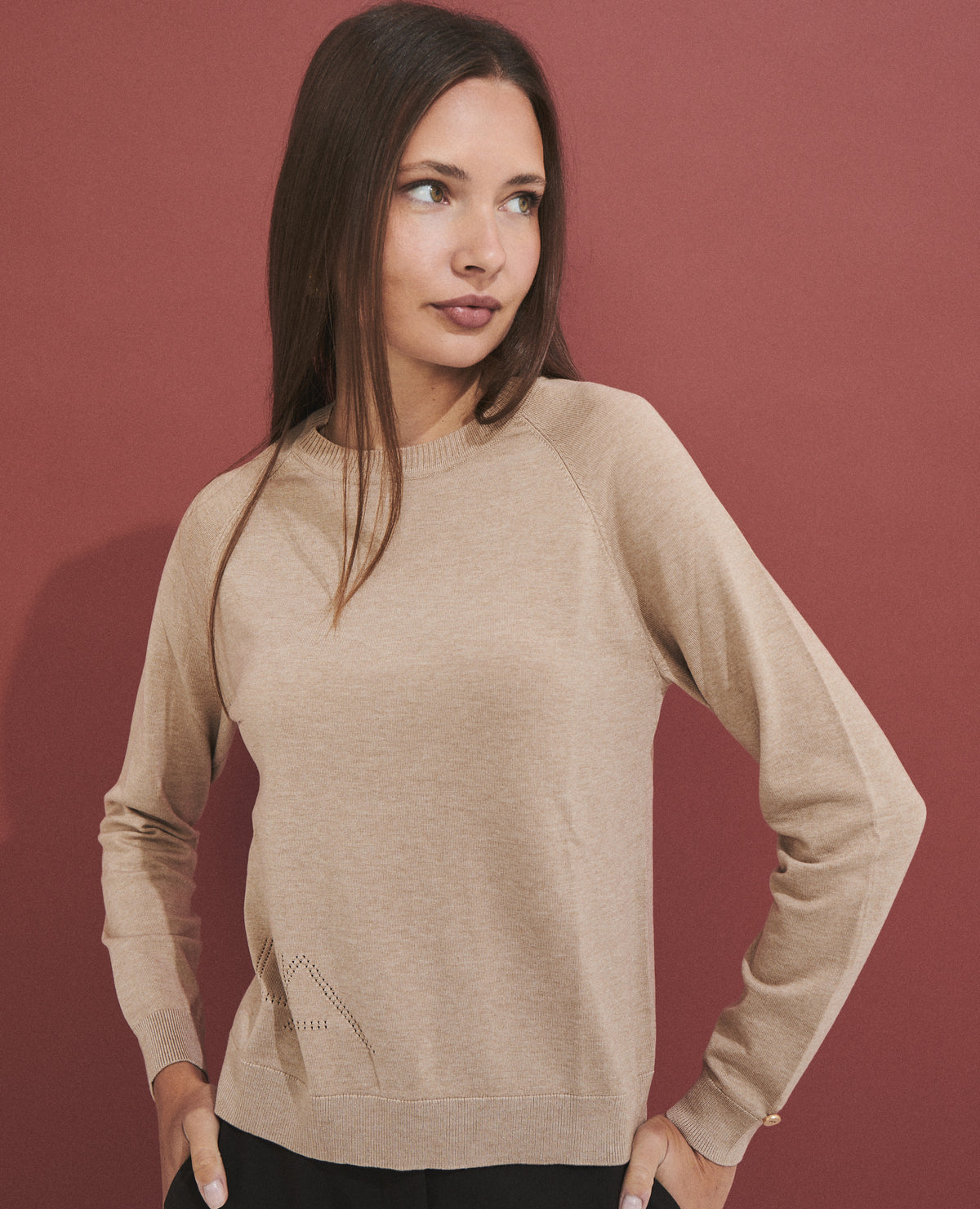 Jersey de mujer de punto fino con cuello redondeado