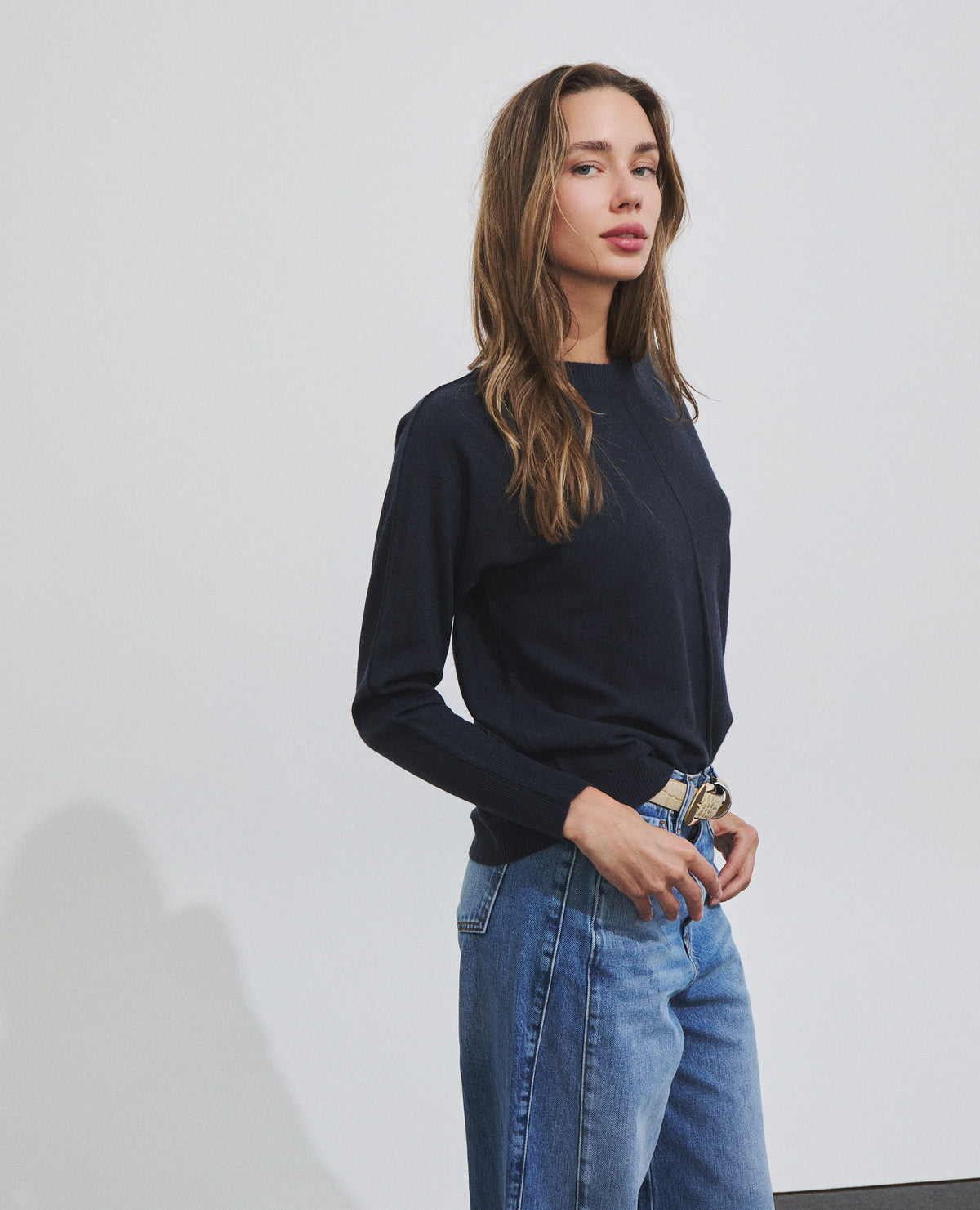 Jersey de mujer de punto fino con costuras en contraste