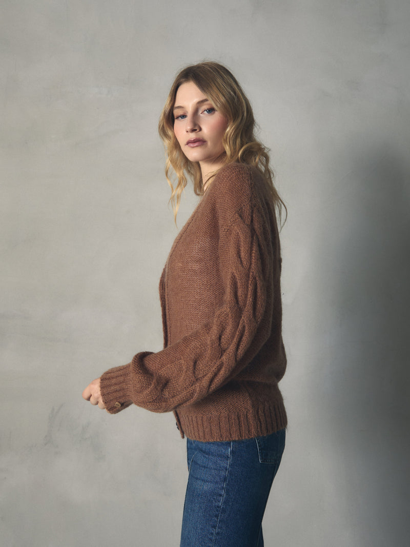 CHAQUETA MOHAIR MANGAS ABULLONADAS