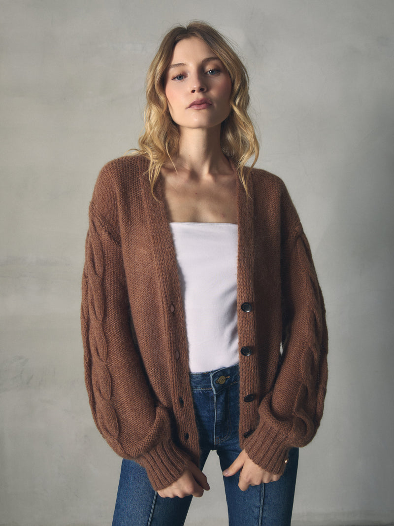 CHAQUETA MOHAIR MANGAS ABULLONADAS