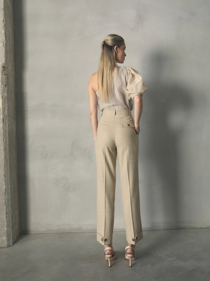 PANTALON RECTO CON BOTONES EN EL BAJO