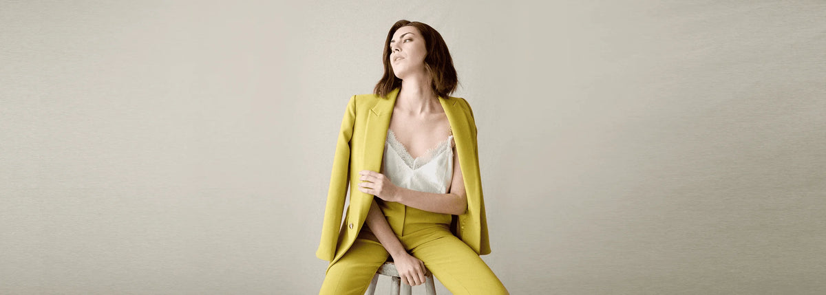 TRAJES DE CHAQUETA PARA BRILLAR CON LUZ PROPIA EN LOS EVENTOS VERANIEGOS - Hannibal Laguna Collection