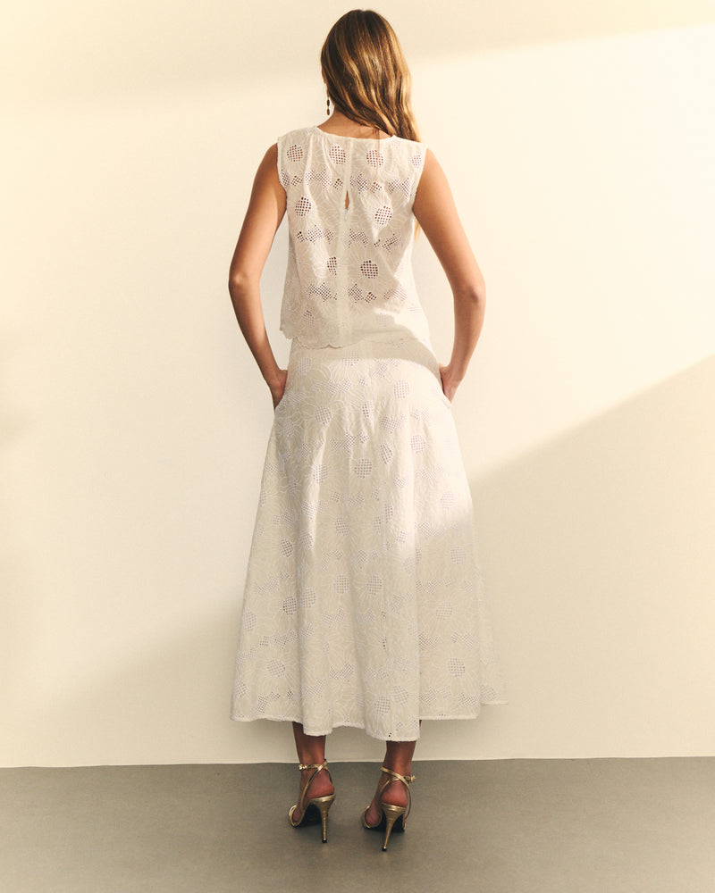 TOP SIN MANGAS BORDADO FLORAL