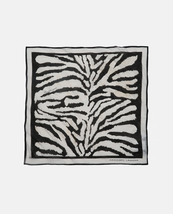 PAÑUELO ESTAMPADO CEBRA BLANCO Y NEGRO