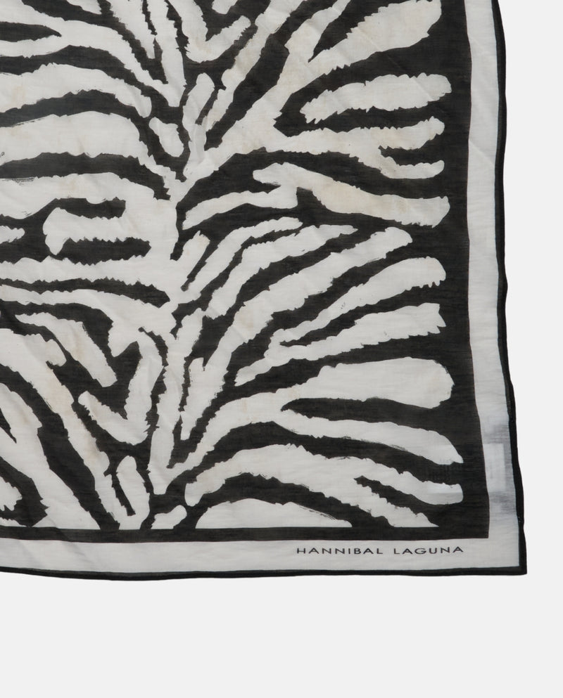 PAÑUELO ESTAMPADO CEBRA BLANCO Y NEGRO