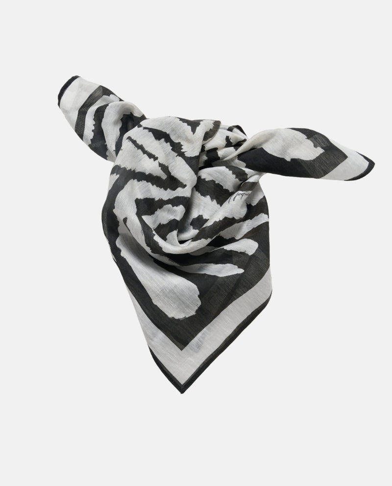 PAÑUELO ESTAMPADO CEBRA BLANCO Y NEGRO